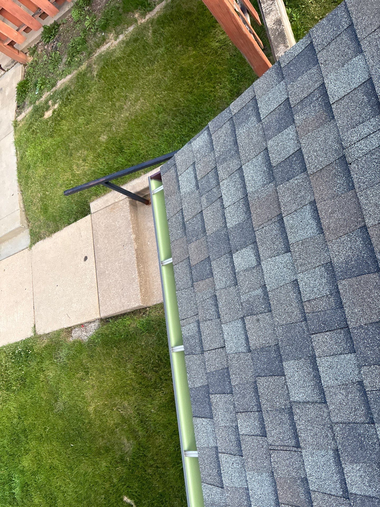 HOA gutter cleaning after photo.