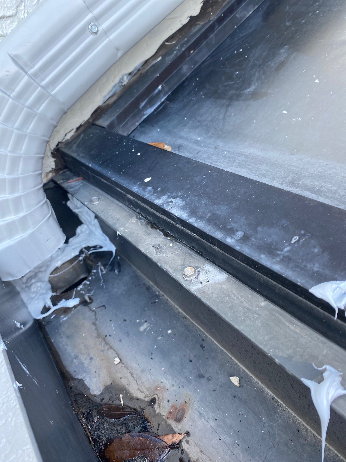 Gutter cleaning all buildings are the same for 6 units in Fort Myers FL by Gutter Professors