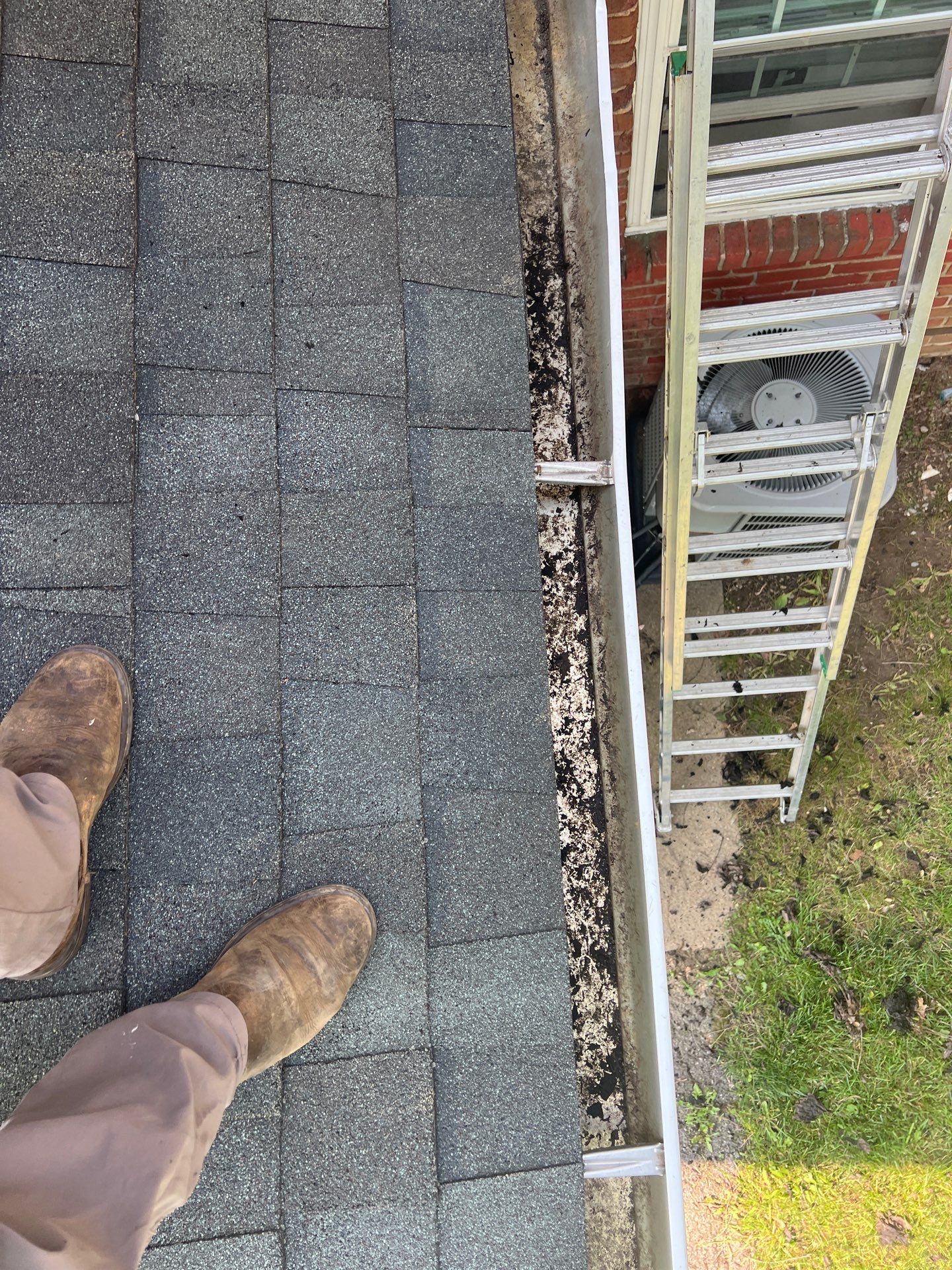 HOA gutter cleaning before