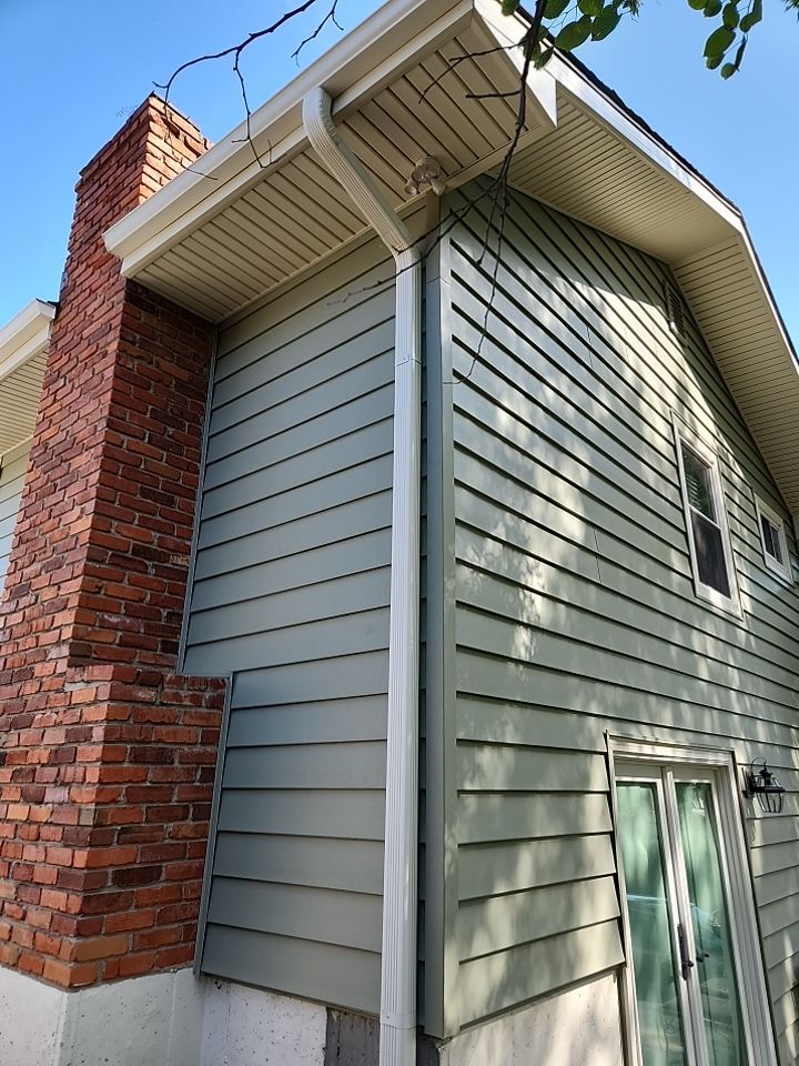 Siding Installation using Crane board D7 by EEC  Windows, Siding & Roofing 