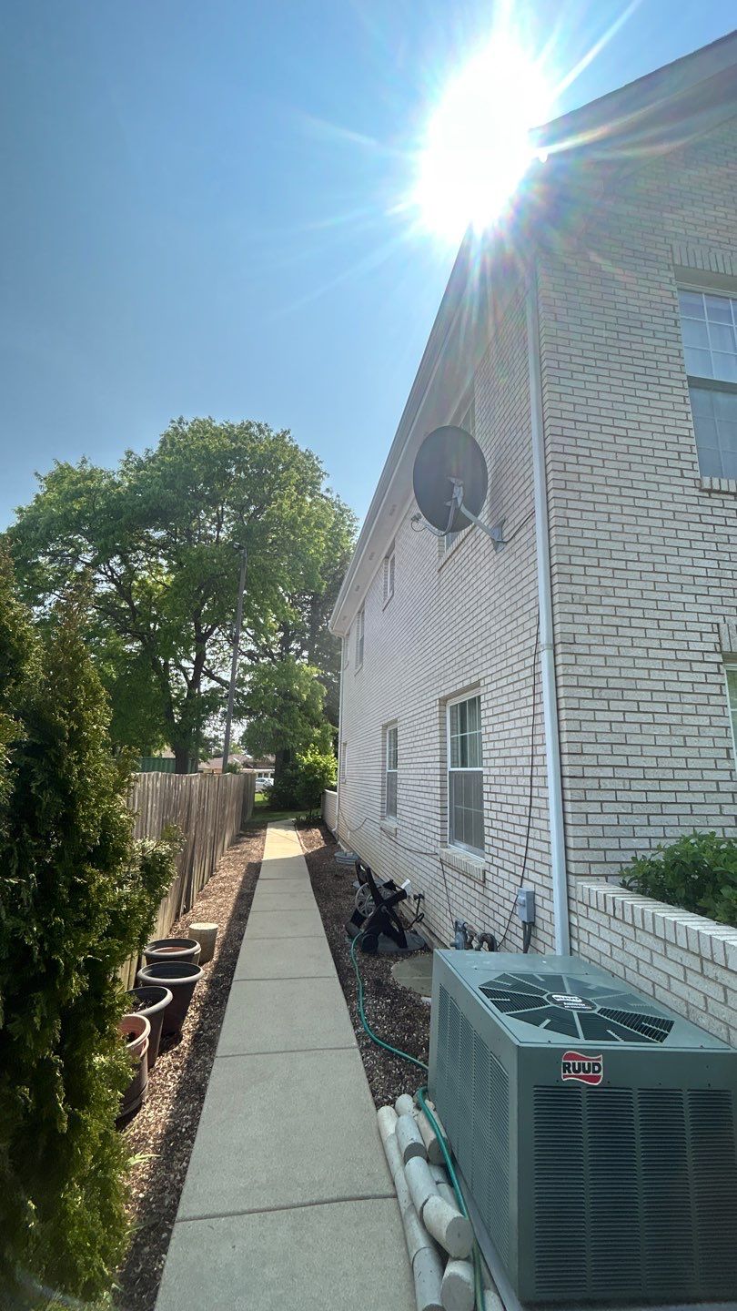 Lincolnwood, IL house washing, and patios by Northern Power Washing LLC.