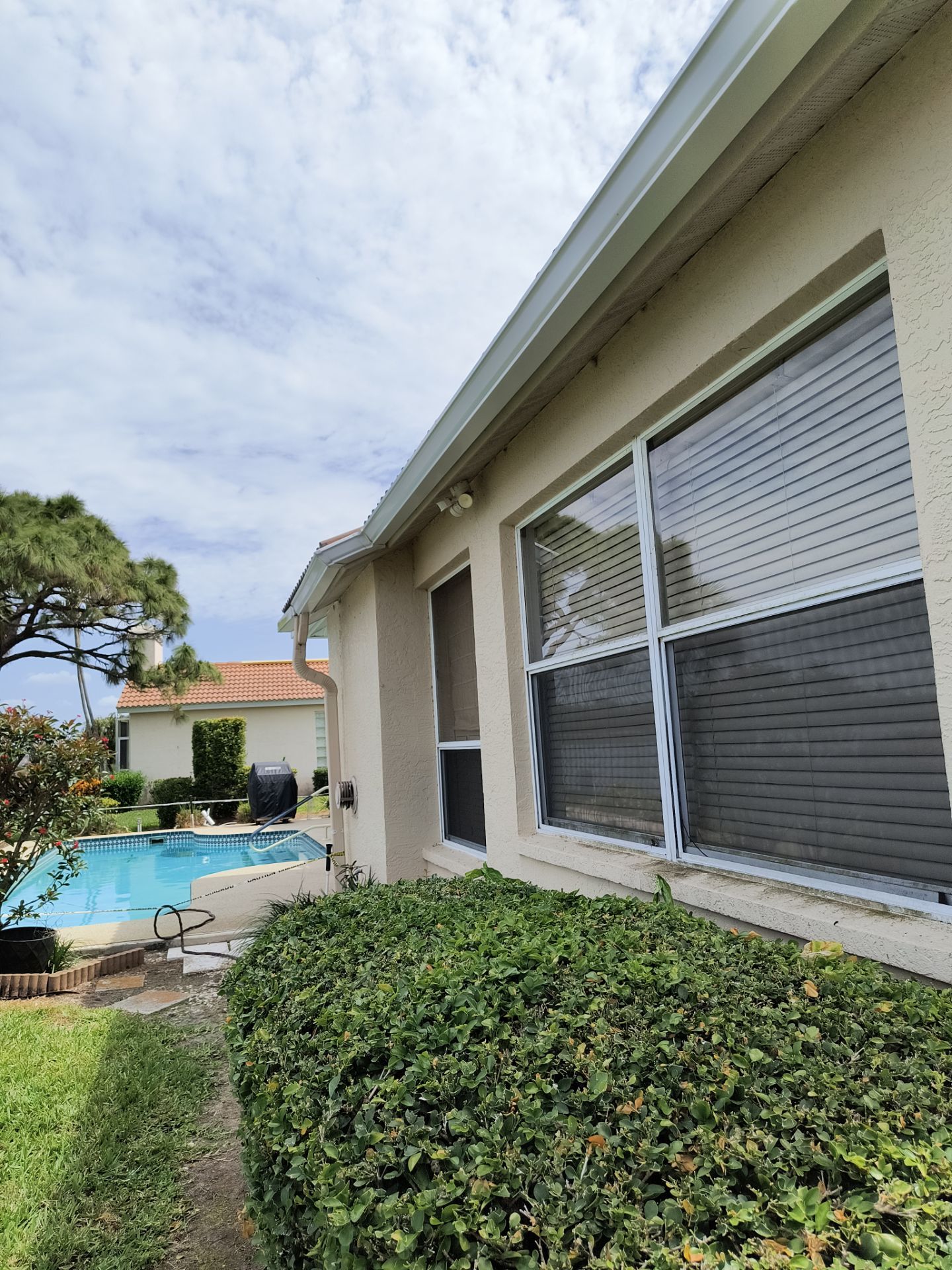 7 inch seamless gutters using K-Style Seamless Gutters in Sarasota FL by Gutter Professors