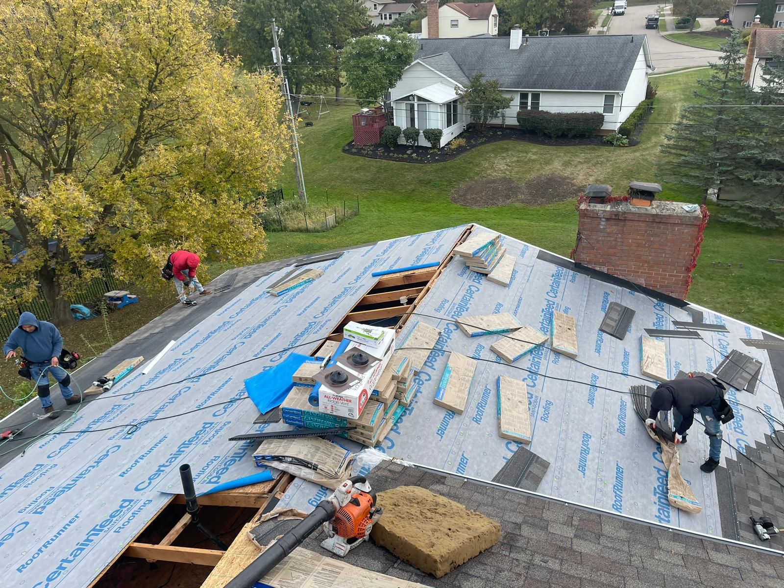 ATLAS PINNACLE COLOR: WEATHERWOOD DRIP EDGE: WHITE by Eagle Eye Roofing