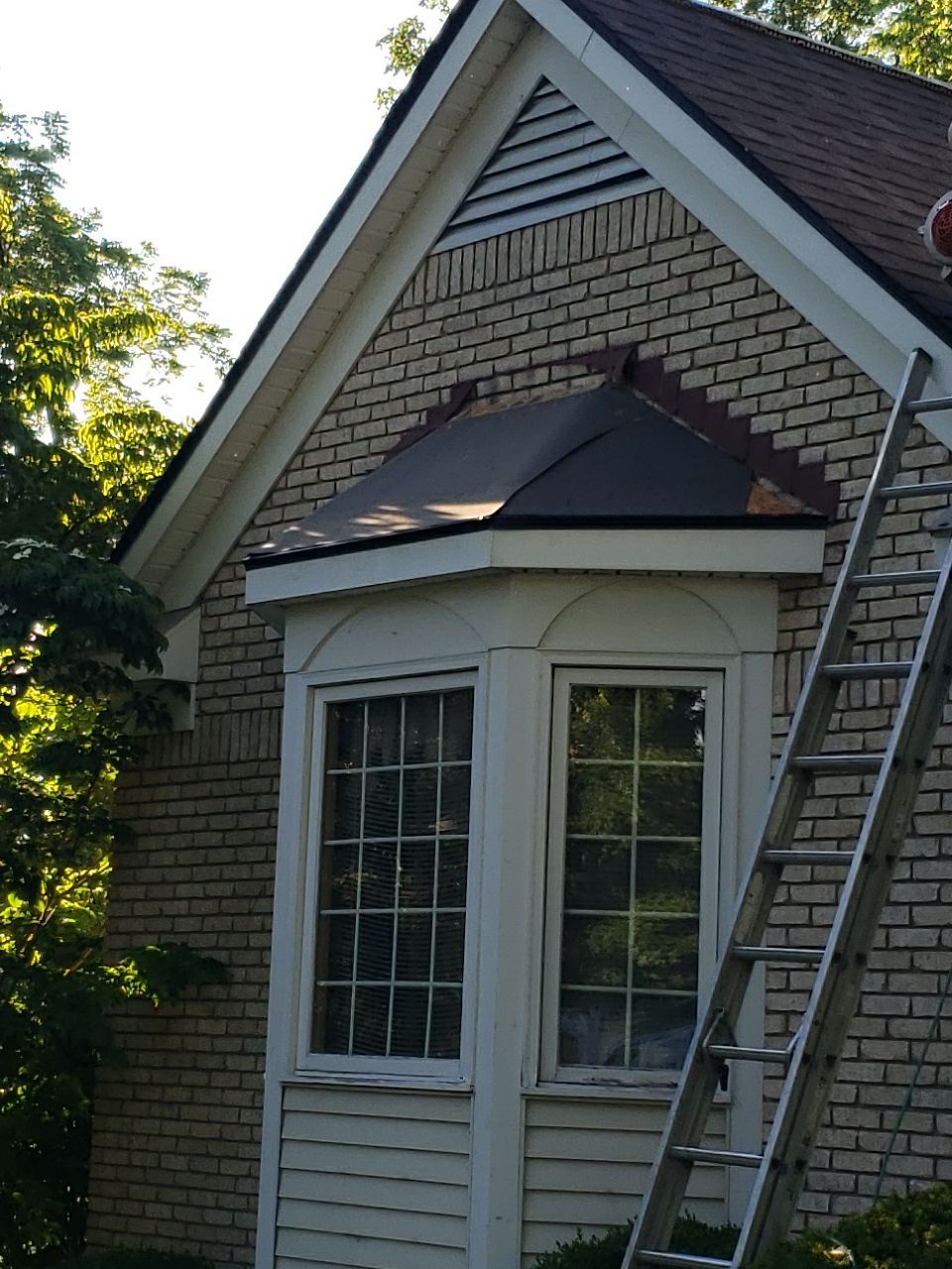 Brand: Atlas Pinnacle Color: Pristine Scotchgarde Black Drip: Black by Eagle Eye Roofing