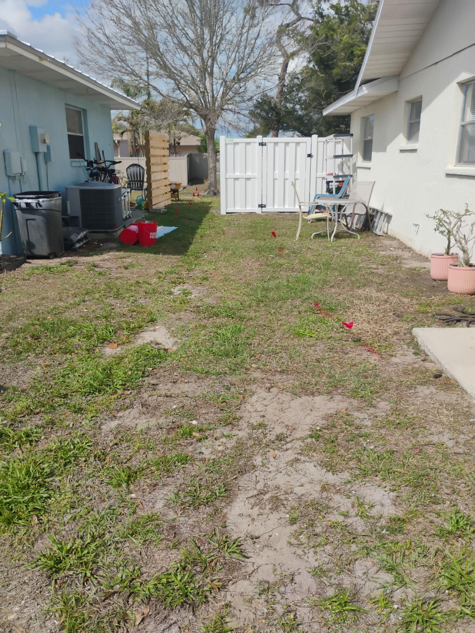 Vinyl Shadowbox Installation in Venice by True Fence LLC