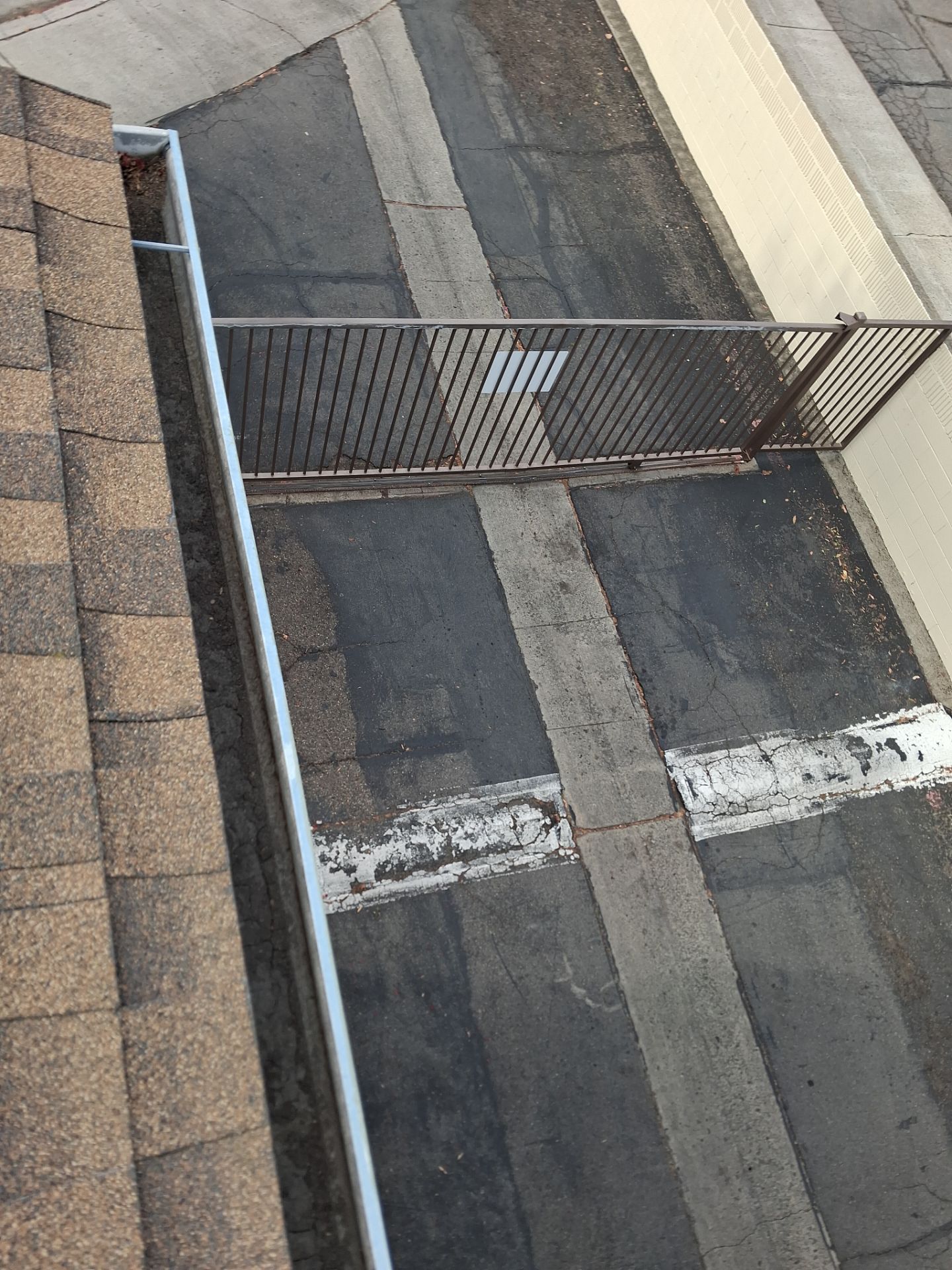 Commercial gutter Anaheim & Fullerton, CA Anaheim & Fullerton, CA after photo with clean gutters