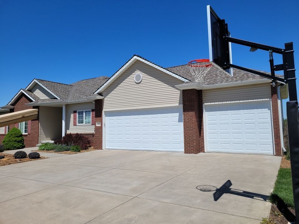 Residential Re-Roof using Landmark Shingles by White Castle Roofing