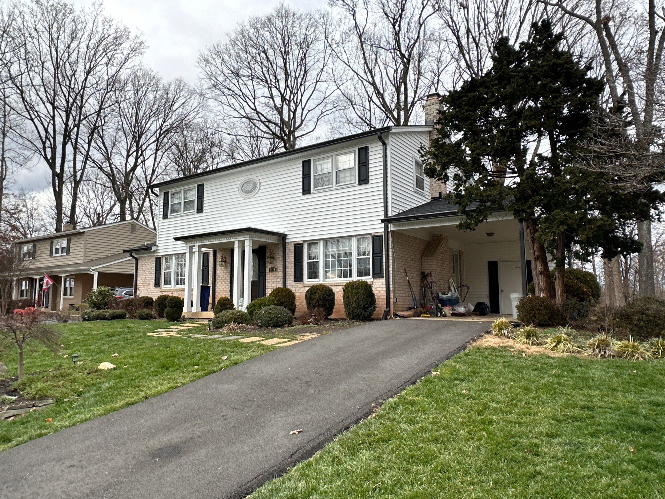 Springfield CertainTeed Charcoal Black Roof & CertainTeed Colonial White Siding by RM Banning, Inc.