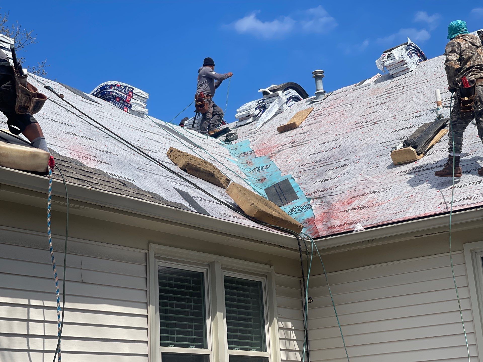 Residential Roofing Installation using Gaf Timberline HDZ Weathered Wood by Undersun Roofing 