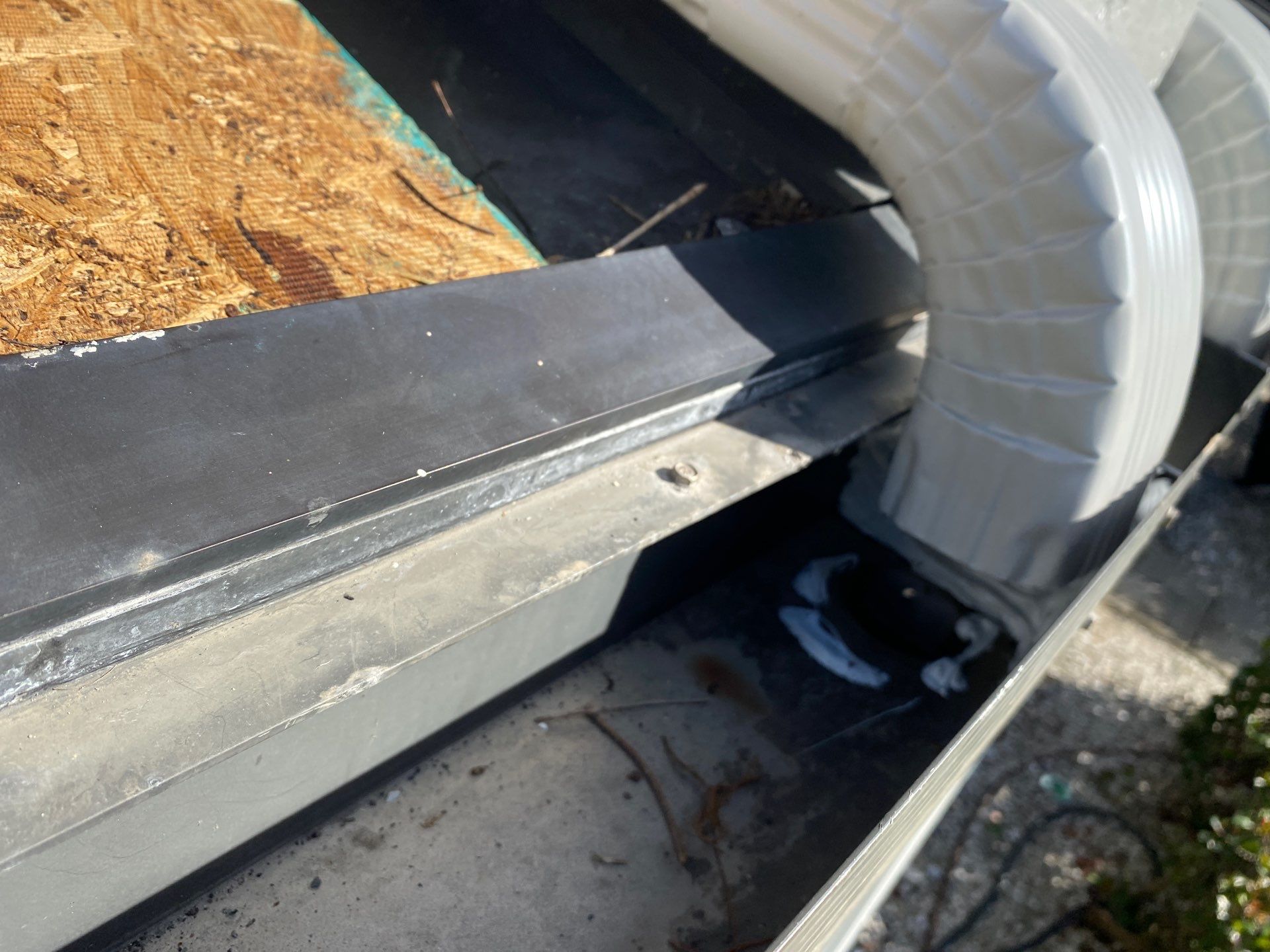 Gutter cleaning all buildings are the same for 6 units in Fort Myers FL by Gutter Professors