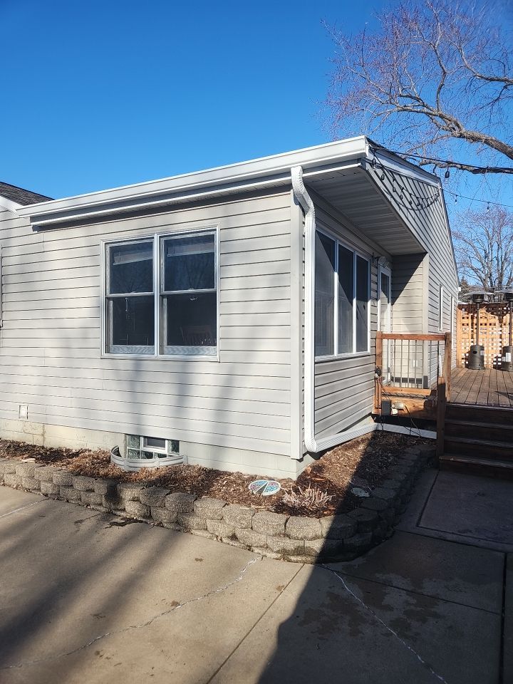 6" Gutters in St Paul by Next Level Seamless Gutters / Exteriors Inc.