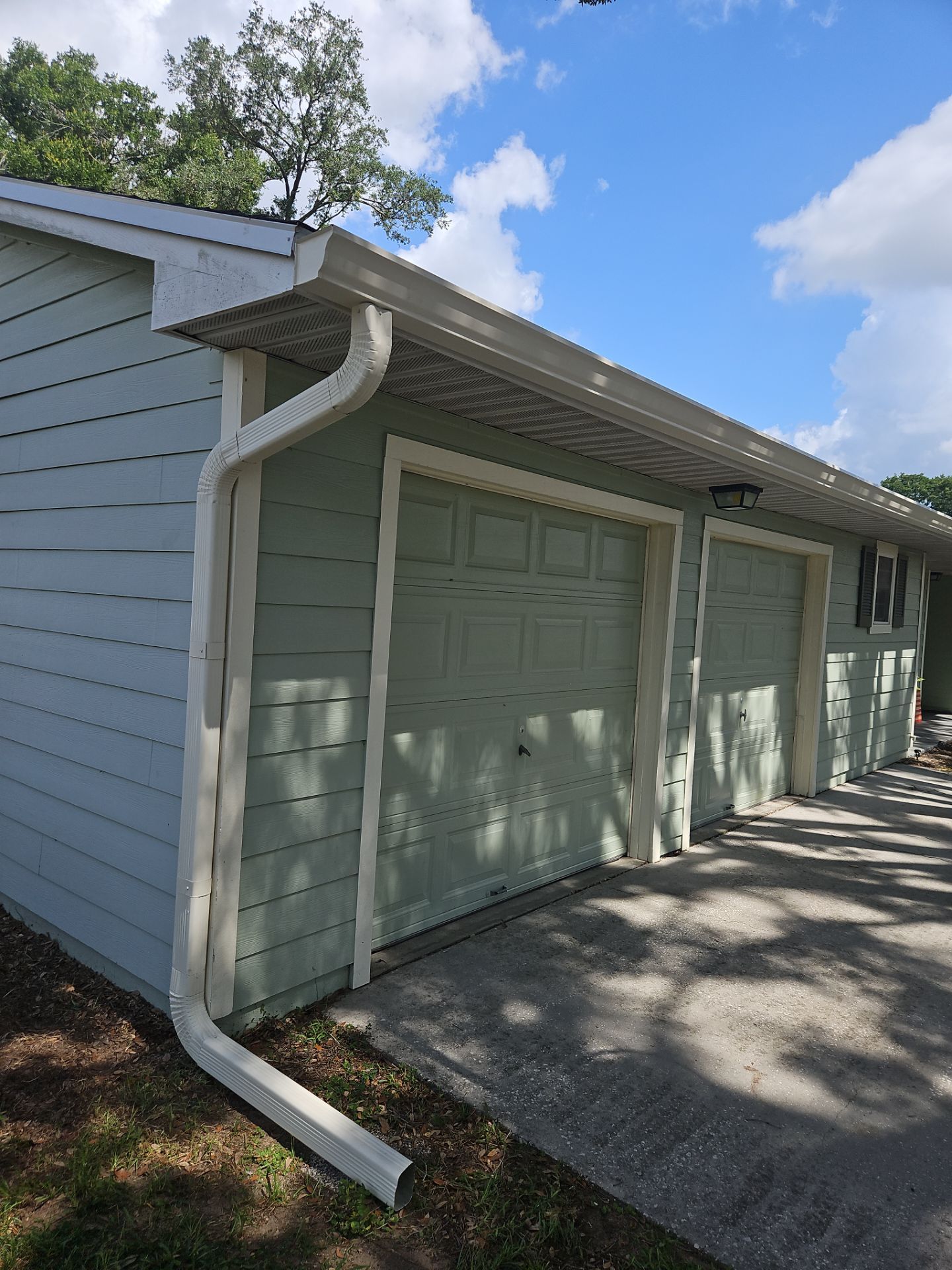 6-inch Cameo Gutters using K-Style Seamless Gutters in Saffner FL by Gutter Professors