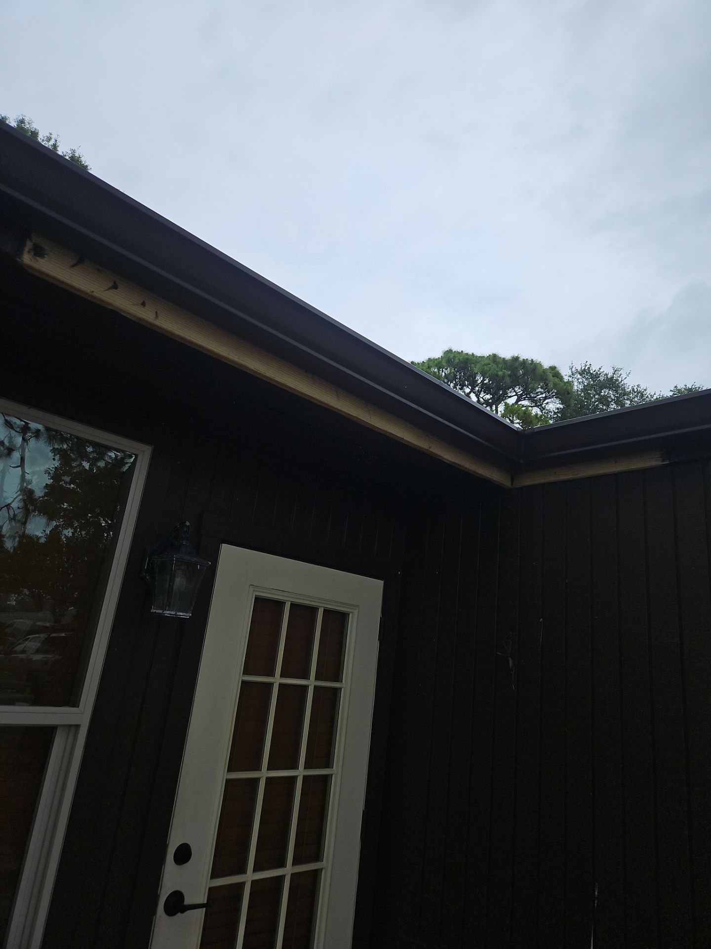 Seamless Aluminum Gutter Installation using Musket Brown Seamless Gutters in Nokomis FL by Gutter Professors