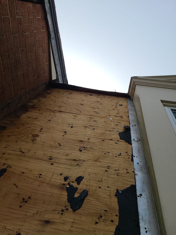 Alexandria - Certainteed Landmark Weathered Wood Shingles by RM Banning, Inc.