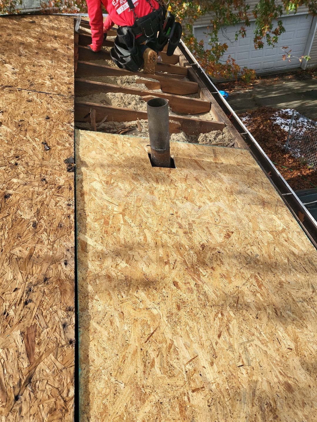 ATLAS PINNACLE COLOR: OYSTER SHELL DRIP EDGE: WHITE by Eagle Eye Roofing