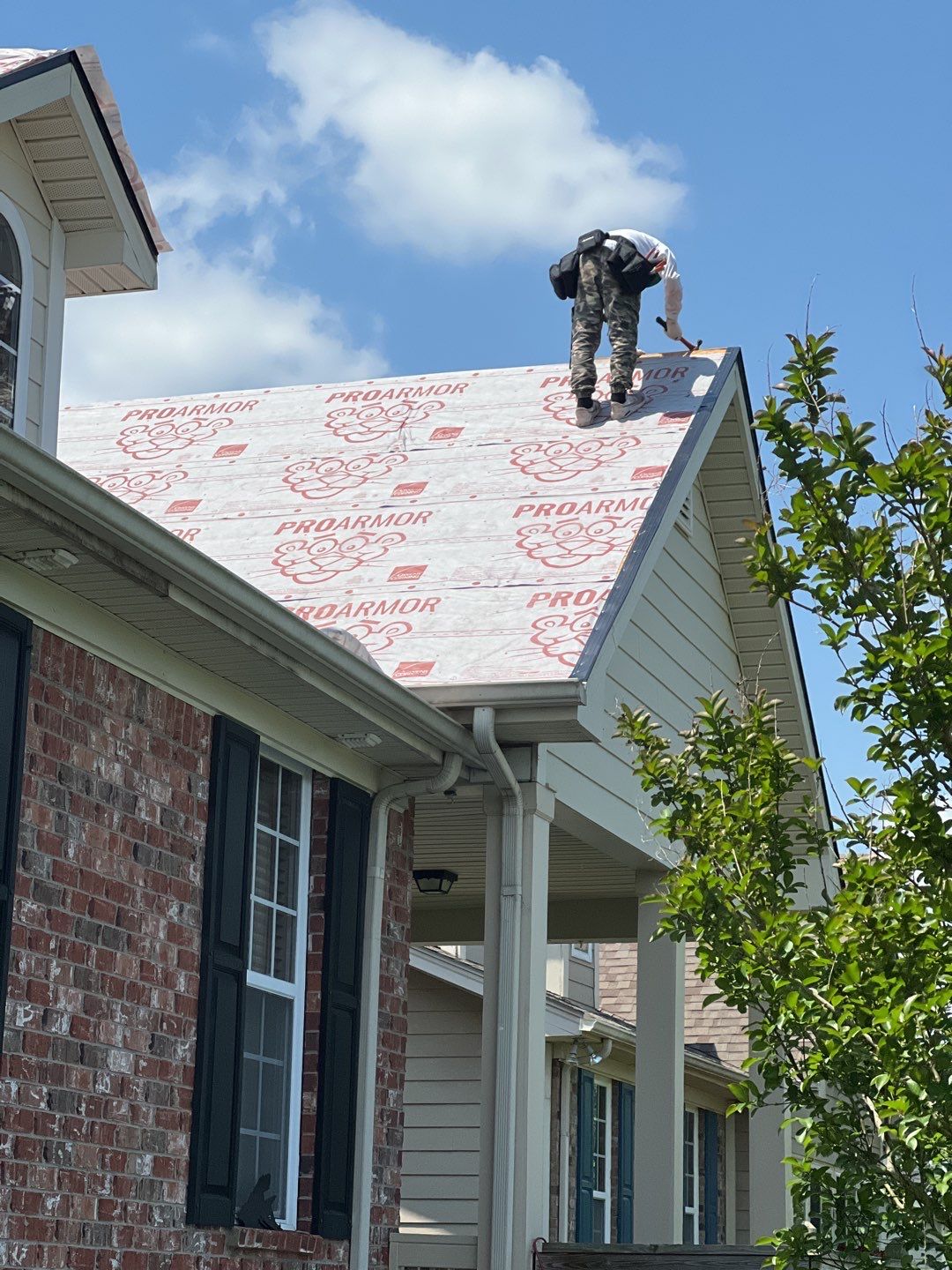 Residential Roofing Installation using Owens Corning Oakridge Roofing System by Undersun Roofing 