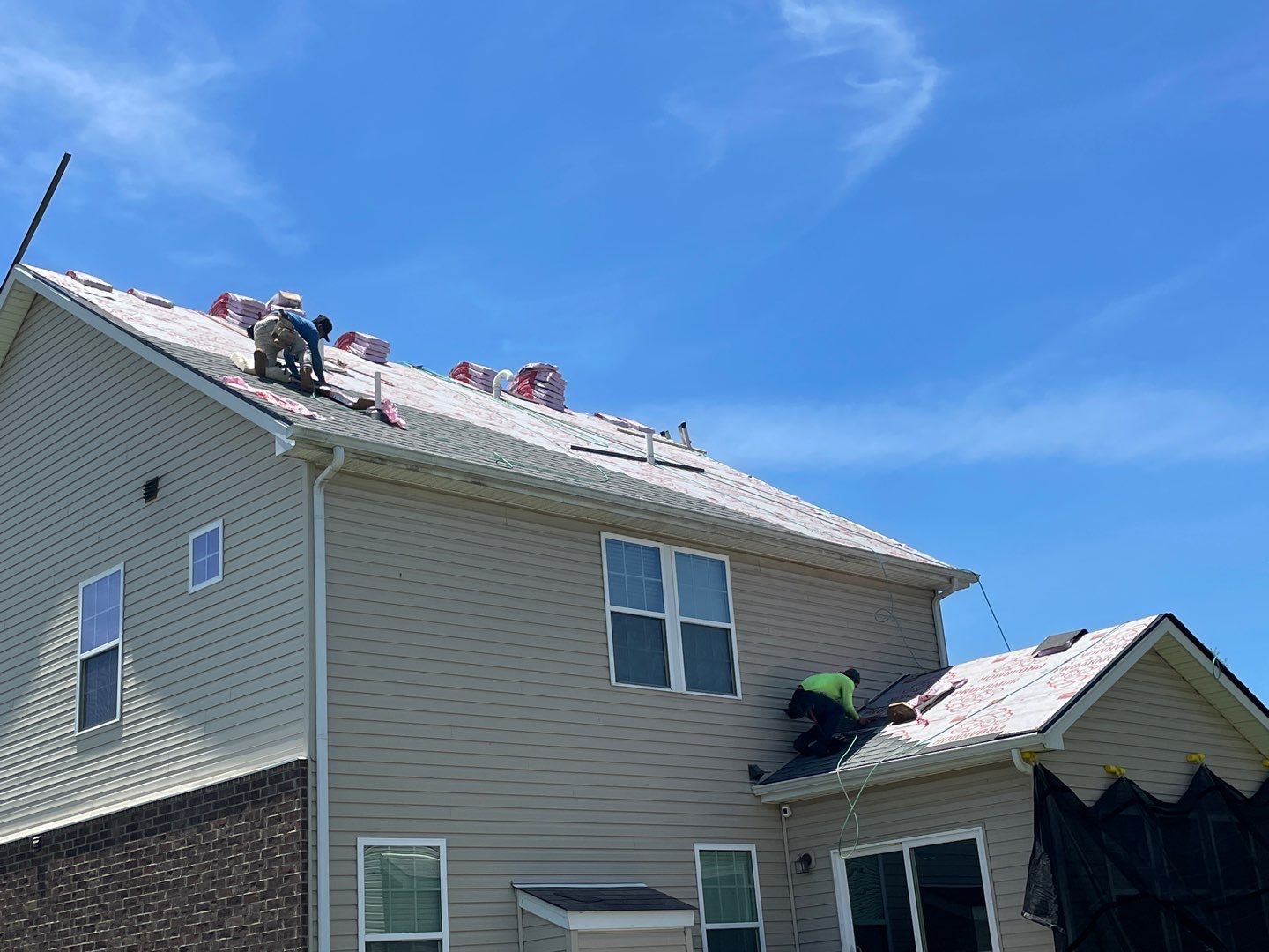 Residential Roofing Installation using Owens Corning Oakridge Roofing System by Undersun Roofing 