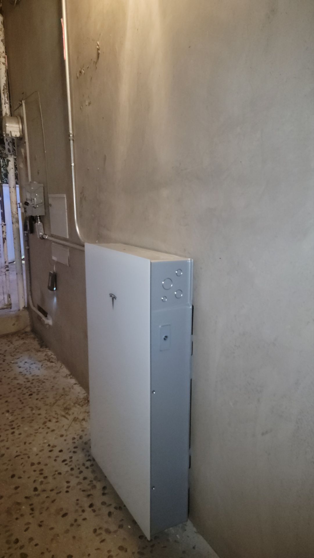Los Angeles Residential Solar and Battery Installation by AWS Solar