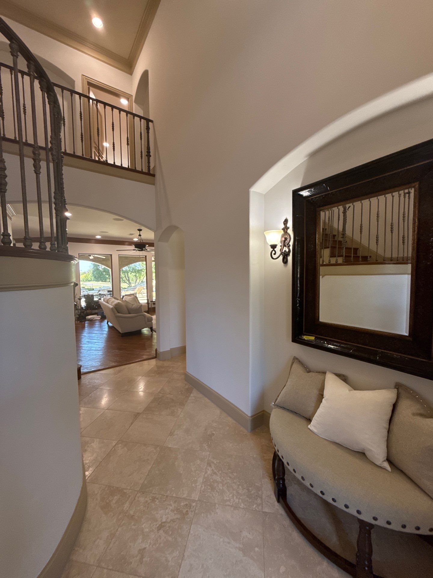 Luxury Remodel in Castle Hills by HOMES BY JAR