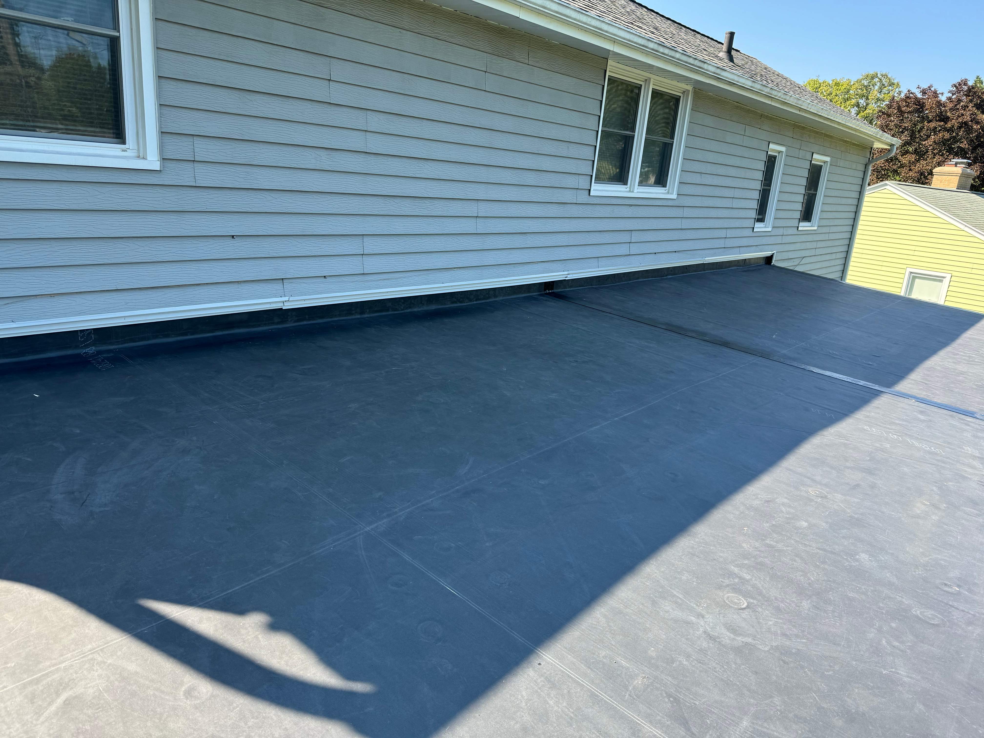 Residential Flat Roof using EPDM by GRACCO