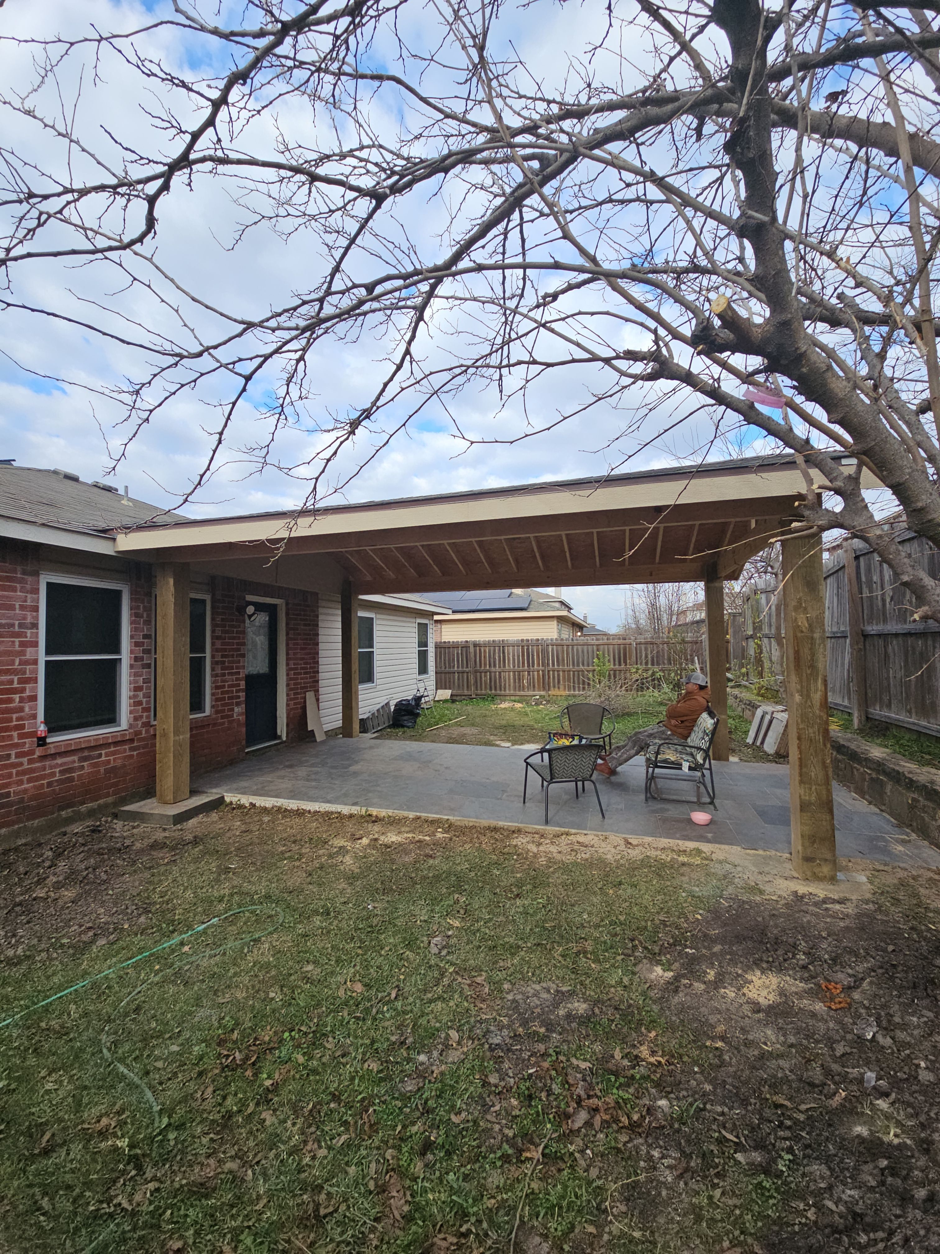 robledolinda-Patio Cover & Fence by road roofing llc