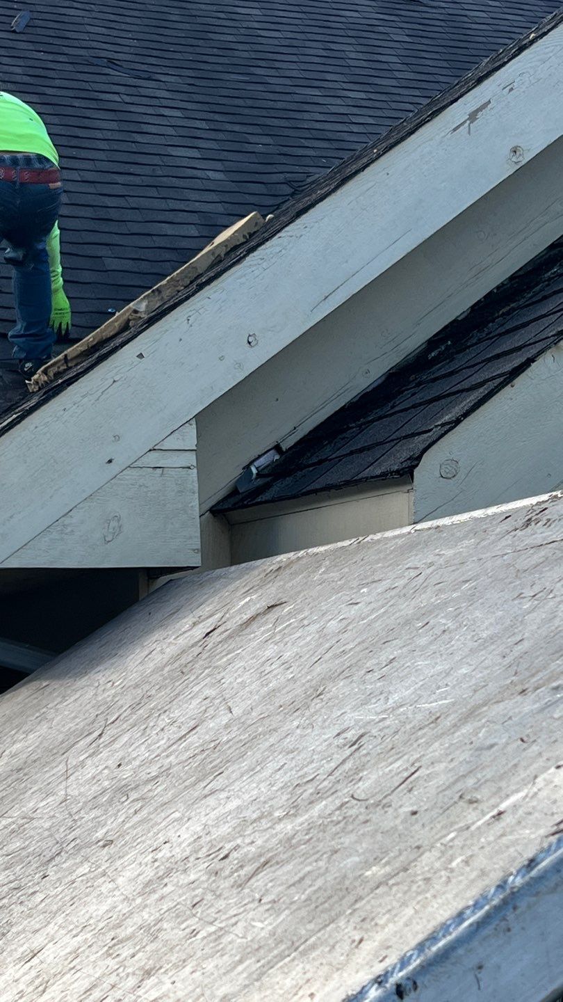 Residential Roofing Installation using Duration Series Shingles - Driftwood by RoofX 