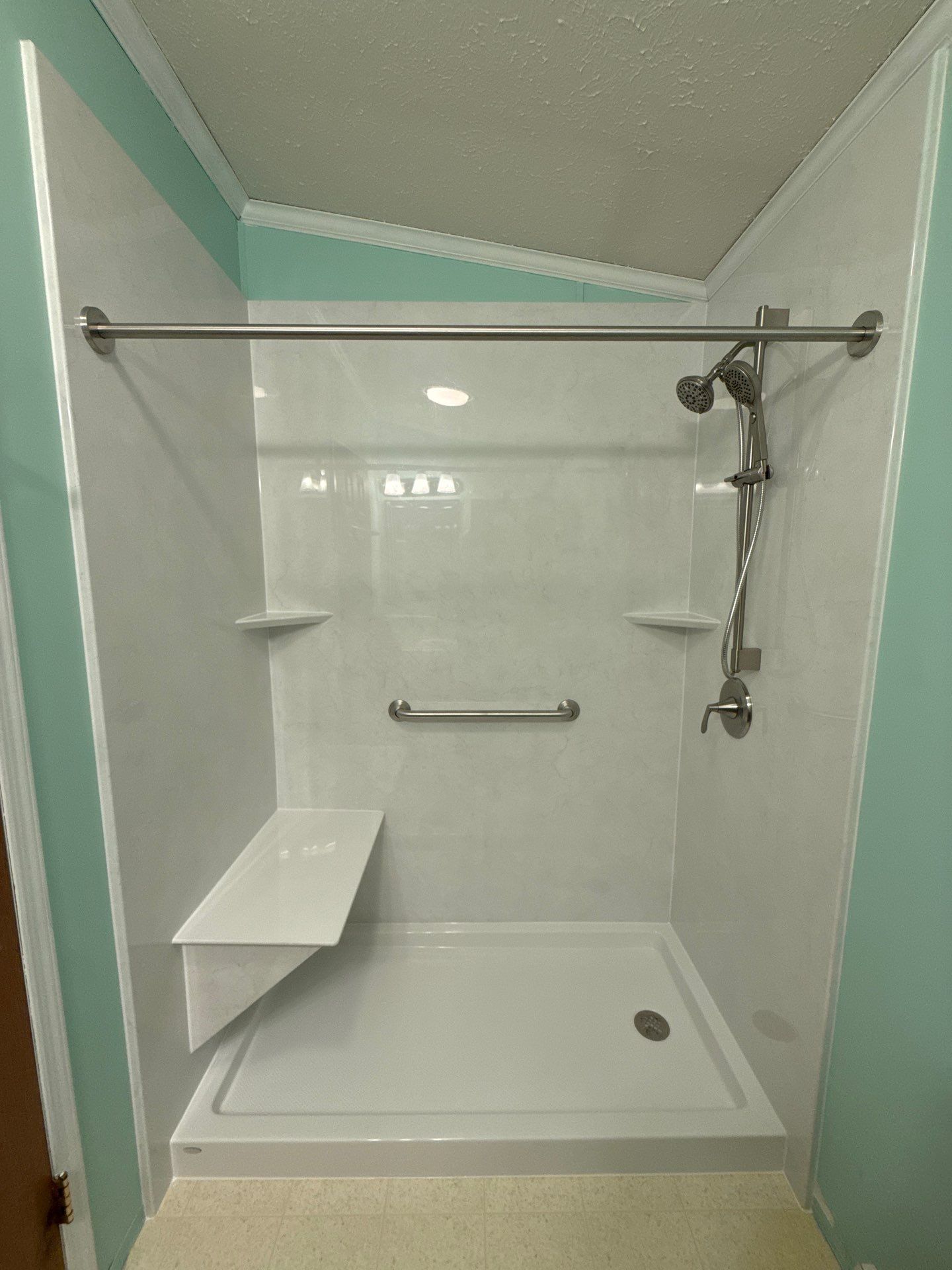 Jacuzzi Bath and Shower Installation in Cheboygan, MI by Rainbow Seamless Systems