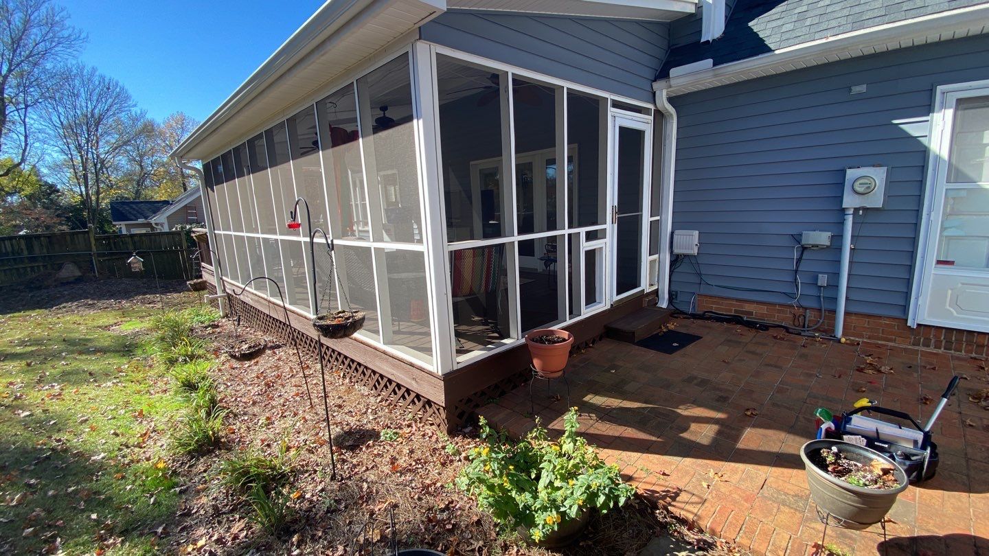 Coated deck using wood sealant by DuraSeal
