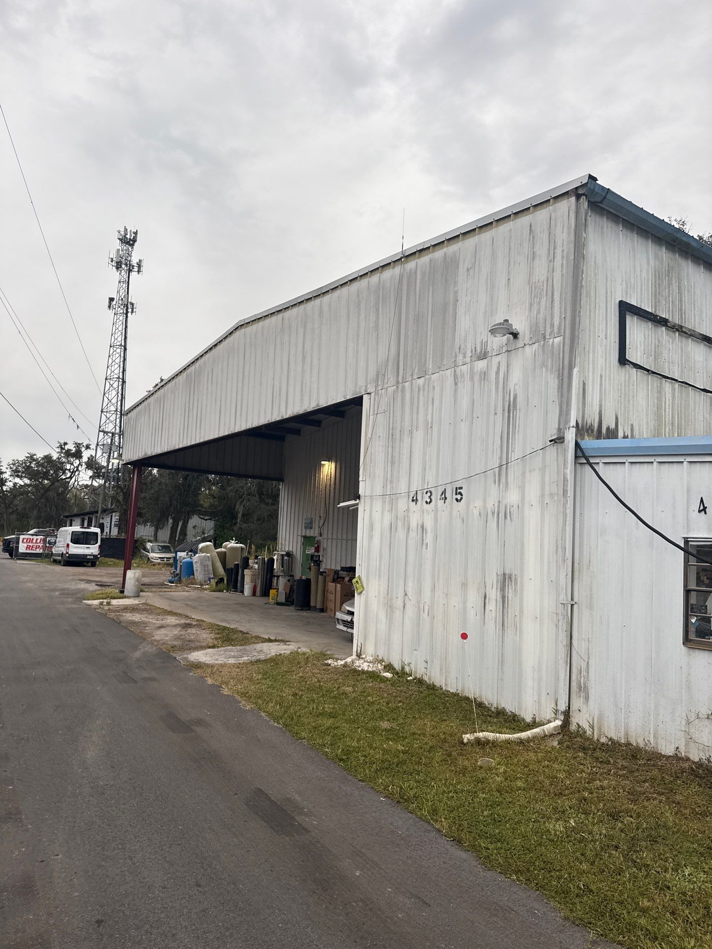 Clean Gutters and Seal Seams in Lakeland FL by Gutter Professors