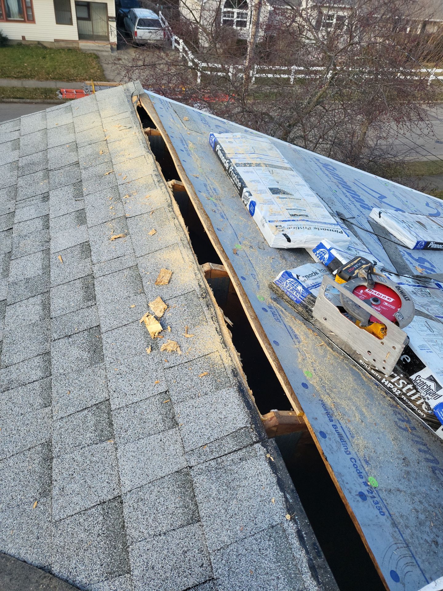Atlas Pinnacle, Color: Oyster Shell, Drip Edge: White by Eagle Eye Roofing