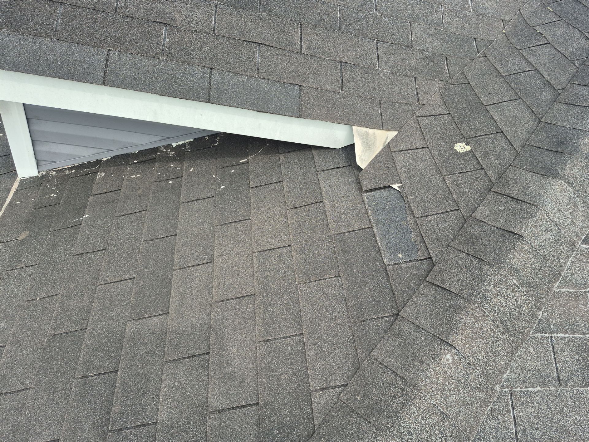Matte Black Elegance: IKO Dynasty Roof Transformation in Ashland, KY by Mr. Roofer