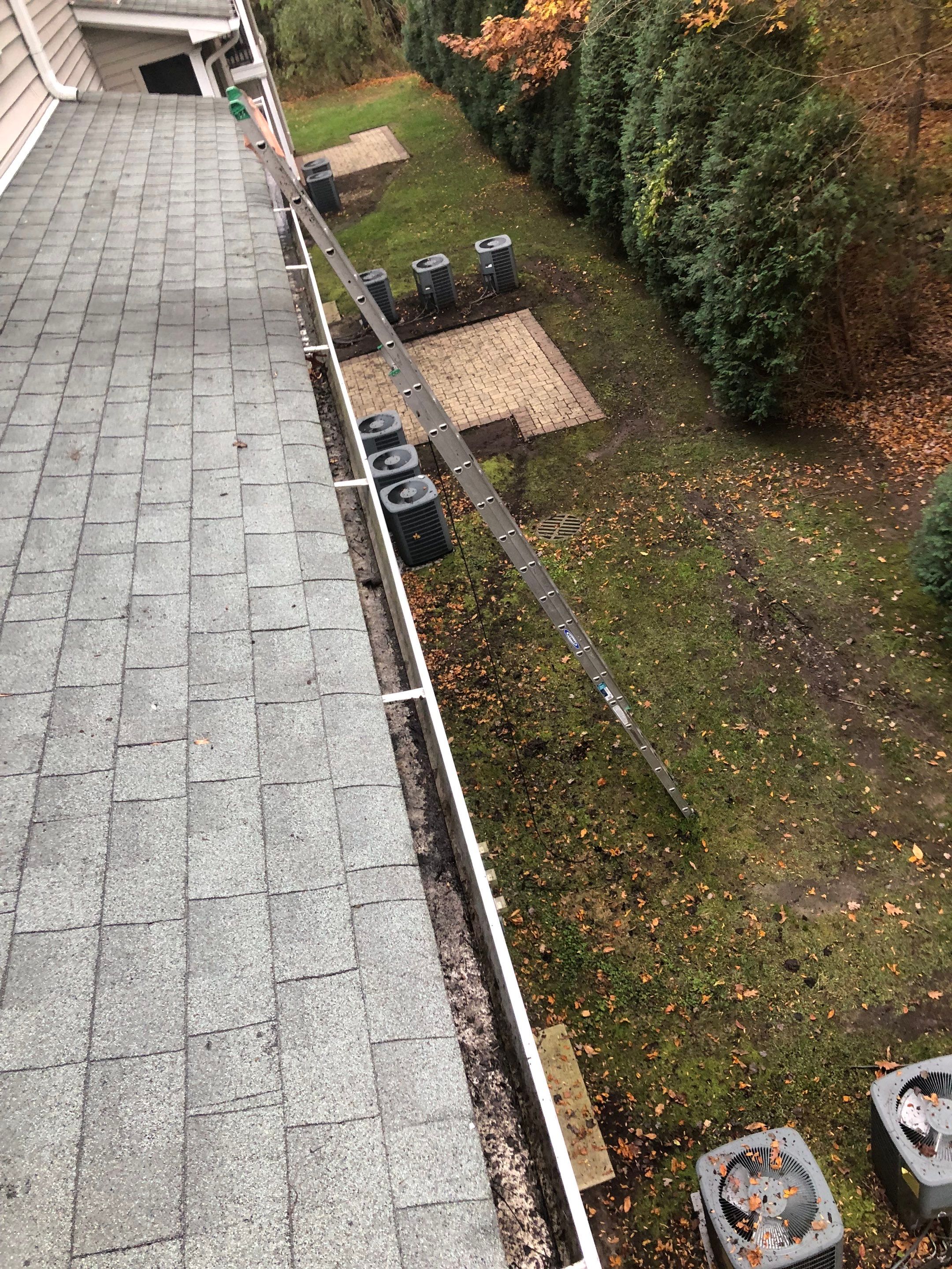 Commercial gutter cleaning Connecticut after photo with clean gutters
