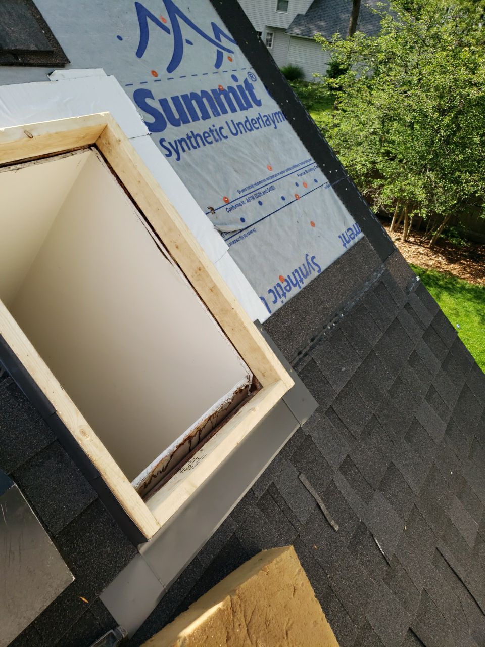 Brand: Atlas Pinnacle Color: Pristine Scotchgarde Black Drip: Black by Eagle Eye Roofing