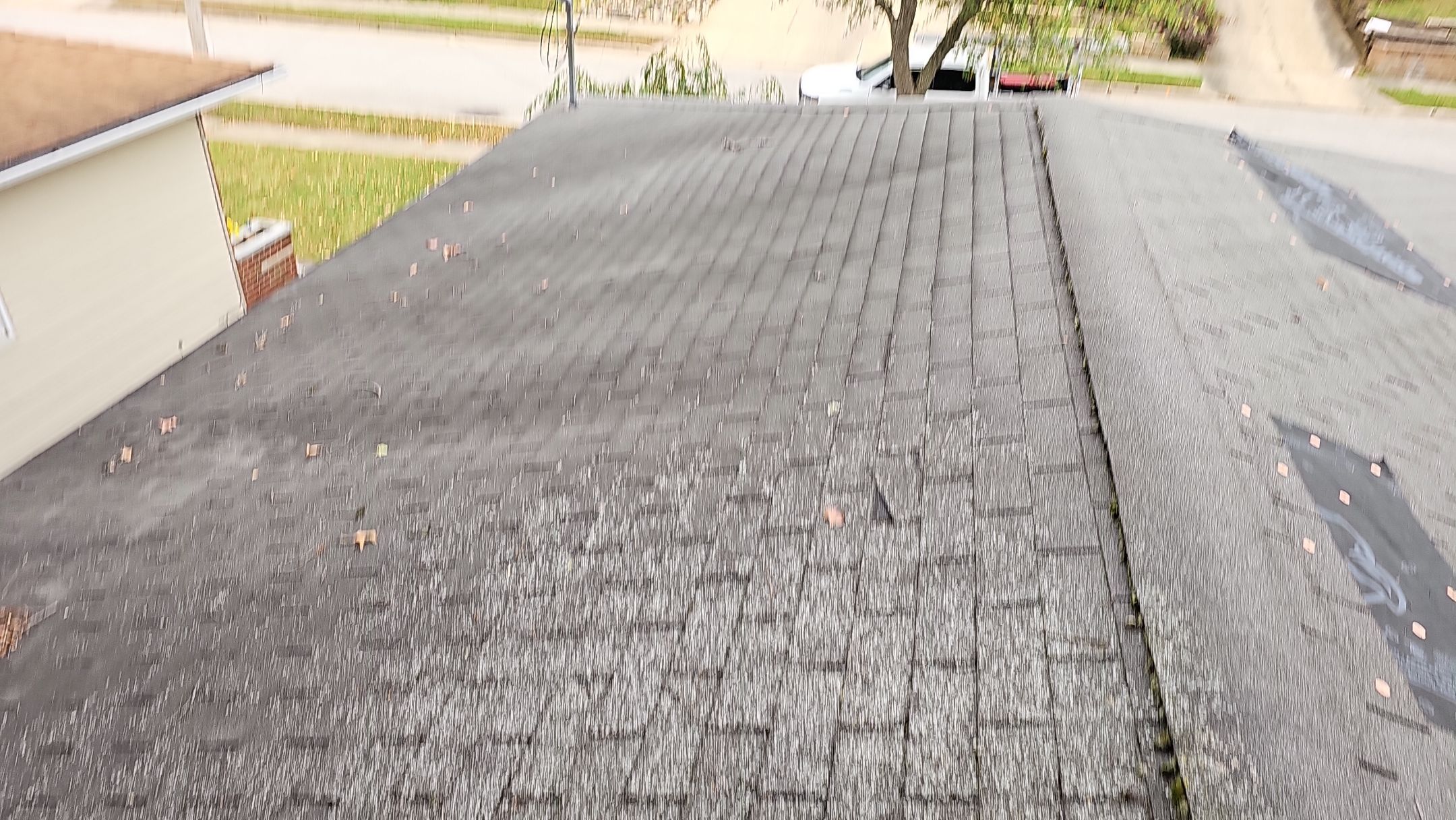 ATLAS PINNACLE COLOR: OYSTER SHELL DRIP EDGE: WHITE by Eagle Eye Roofing