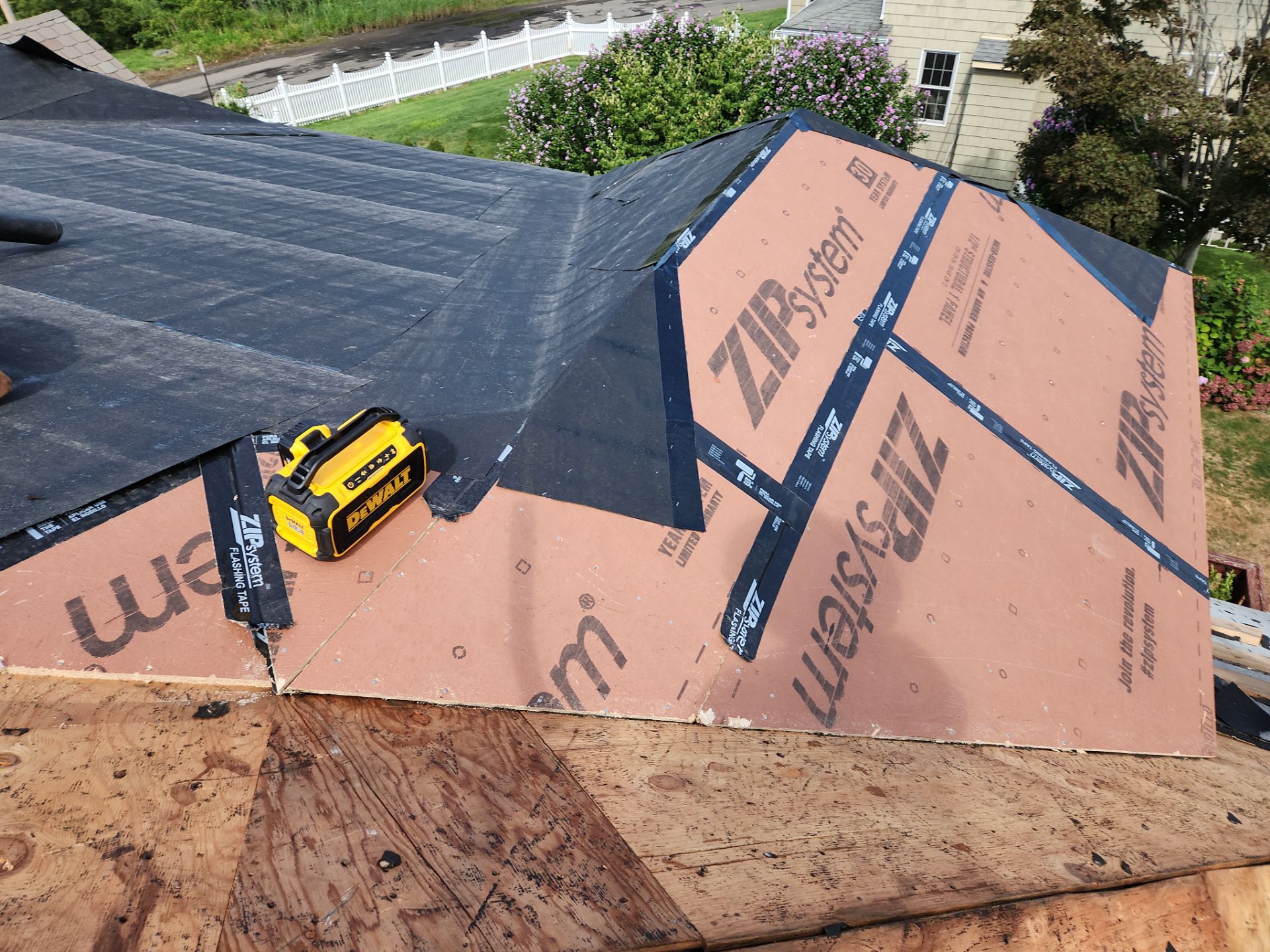 Residential Roofing Installation using Owens Corning TruDefinition Duration - Estate Gray & Flagstone Cedar Impressions by A Plus Exterior