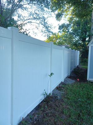Bradenton, FL 6ft. Tall White Vinyl Privacy Fence 