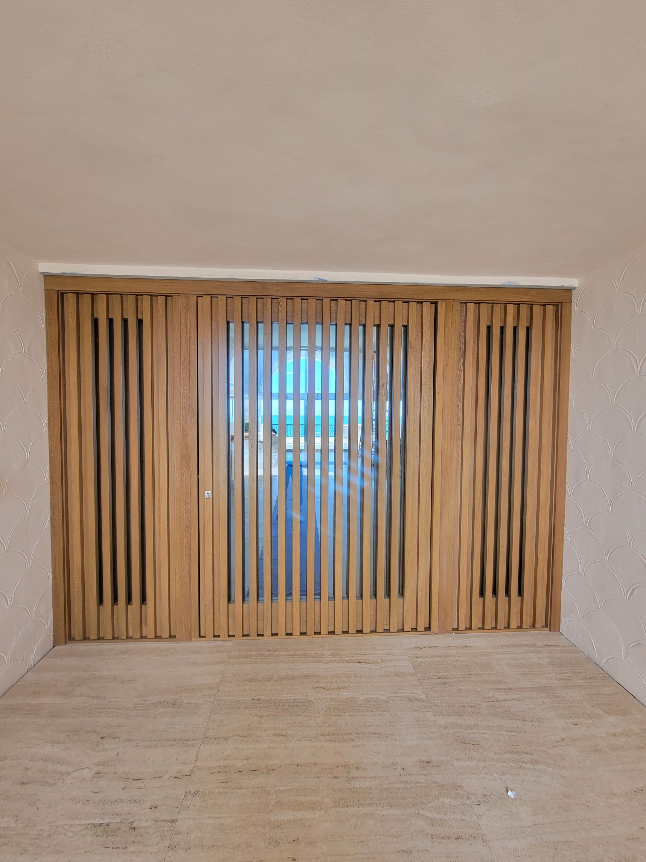 7774 - FISHER ISLAND by Impact Precious Wood Inc.