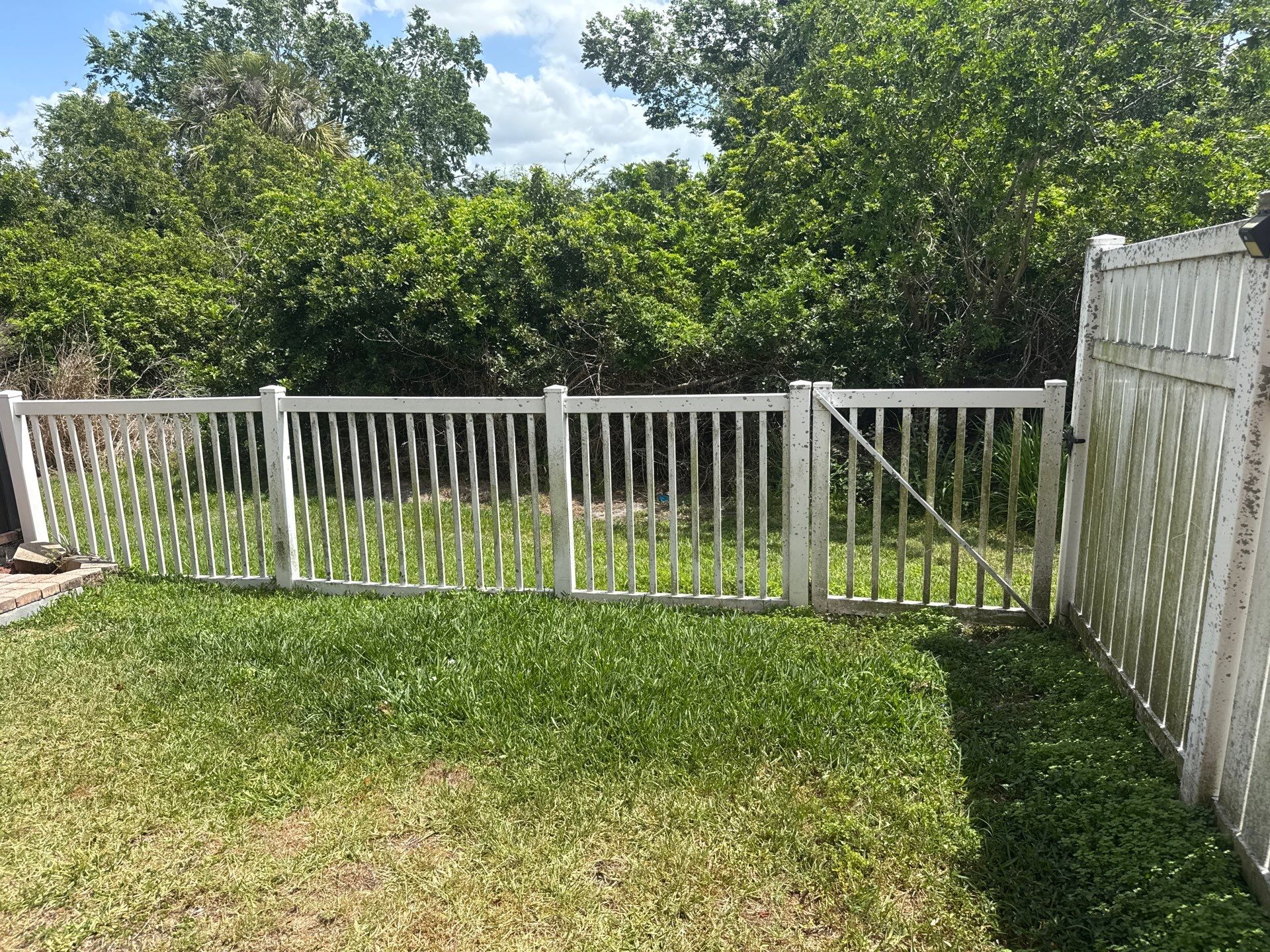Vinyl Fence & Paver Patio Cleaning β Creekside Oaks, Parrish, FL by Sunshine AquaWash