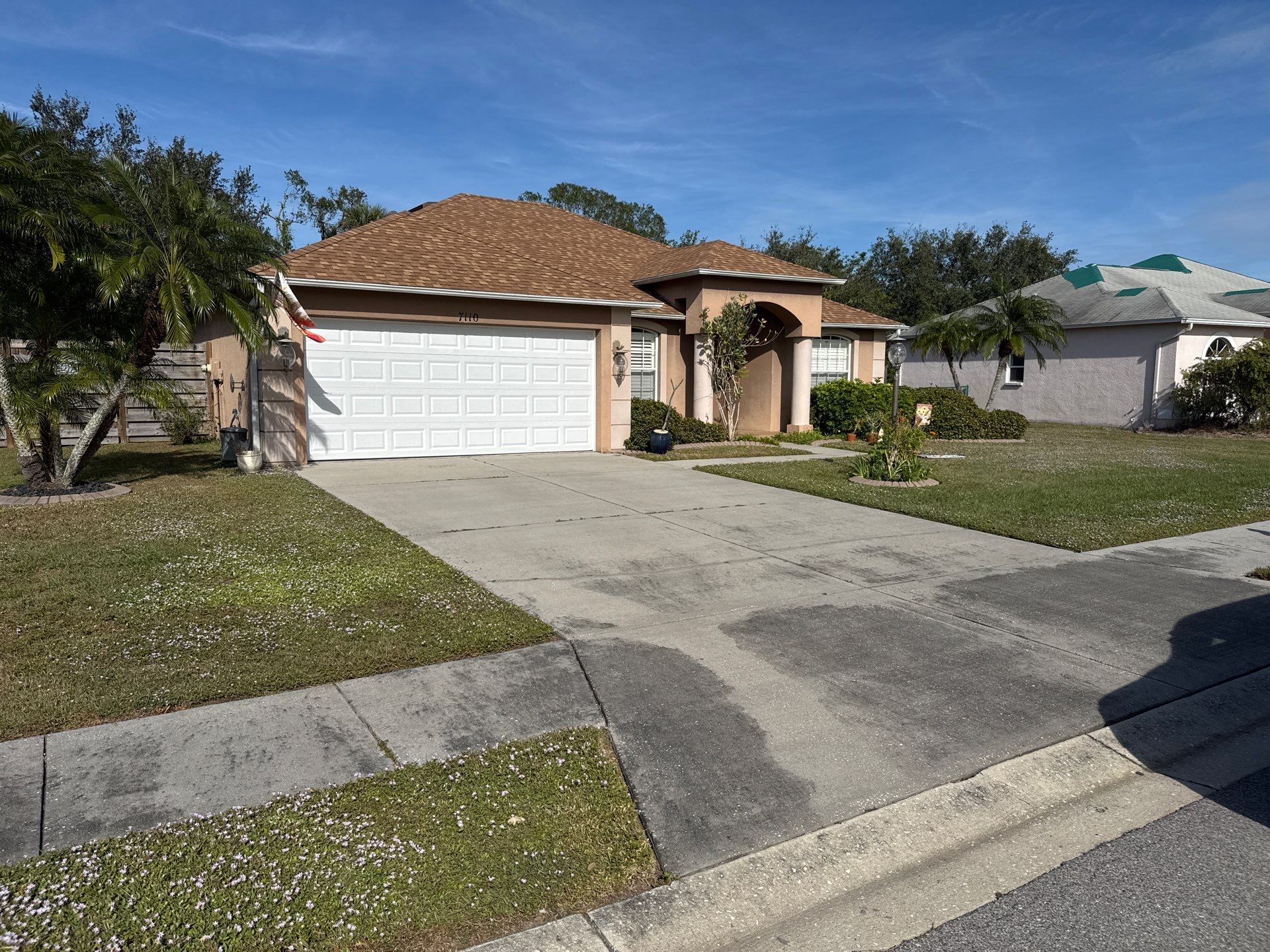 Driveway, Sidewalk, Street Curbing & Pool Screen Enclosure Cleaning in Regency Oaks, Palmetto, FL | Sunshine AquaWash by Sunshine AquaWash
