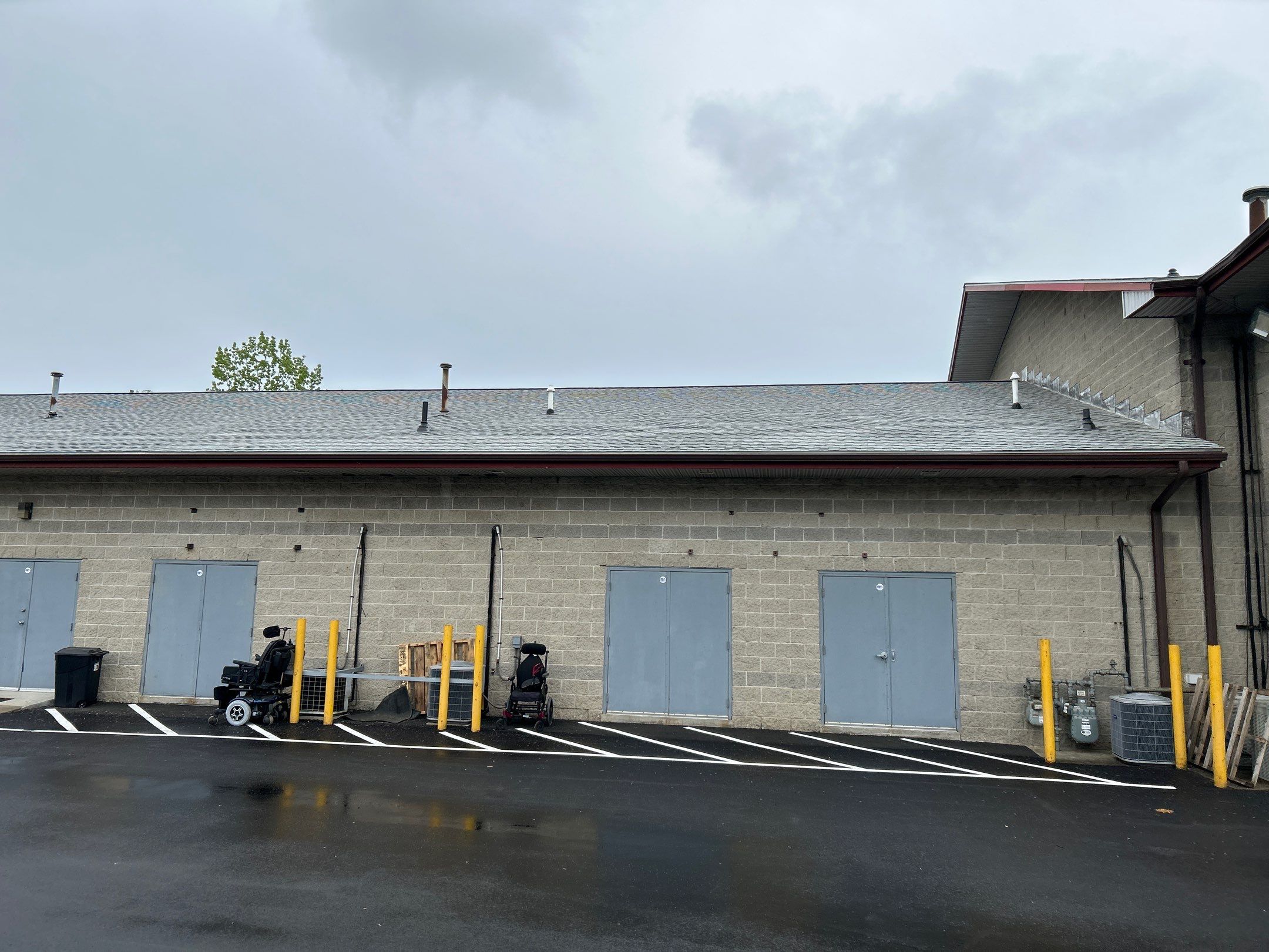 Gorgeously installed asphalt shingled roof by DiGiorgi Roofing and Siding Inc