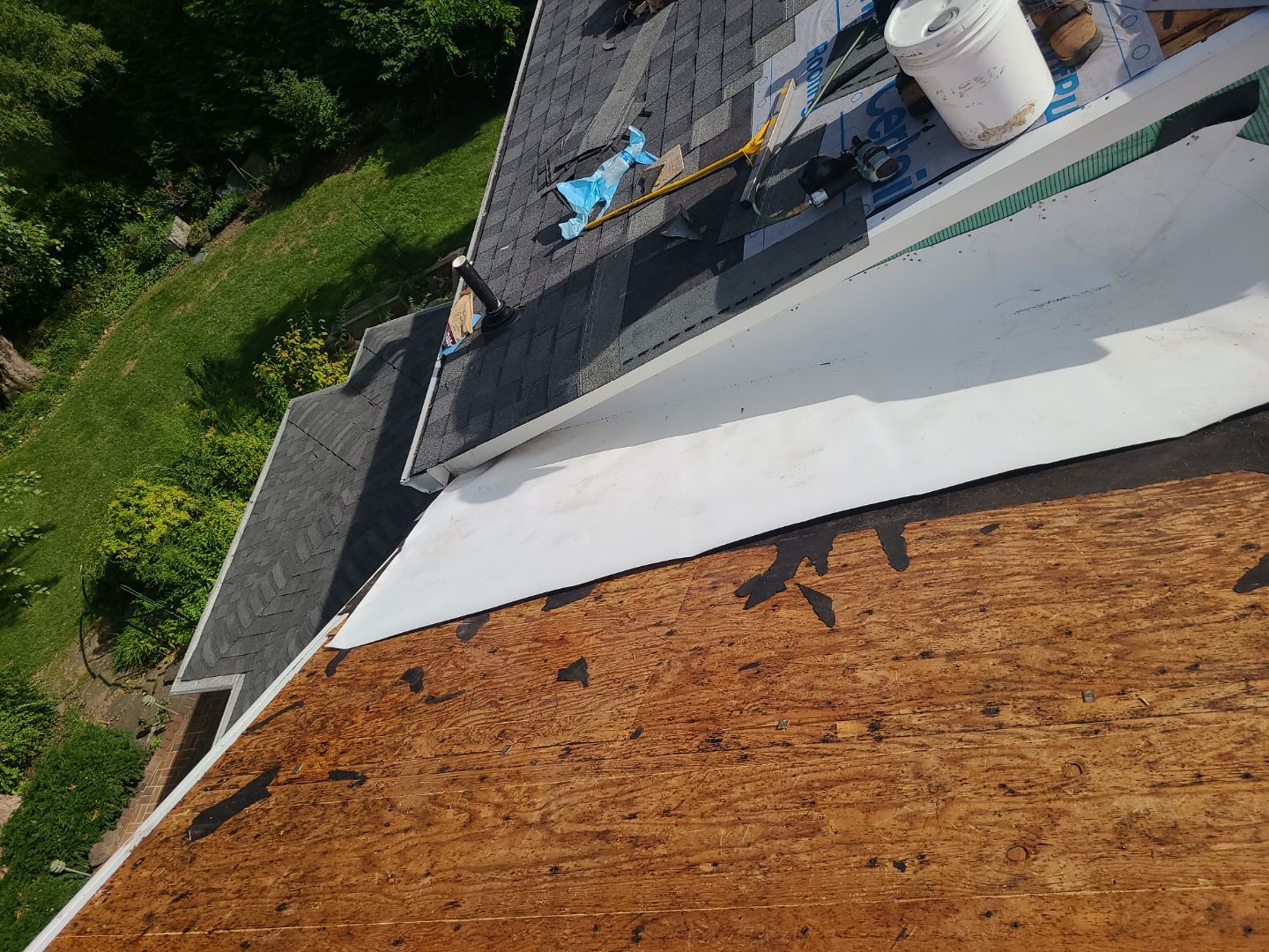 Falls Church: Roof Replacement with CertainTeed Landmark Pro in Max Def Pewterwood by RM Banning, Inc.