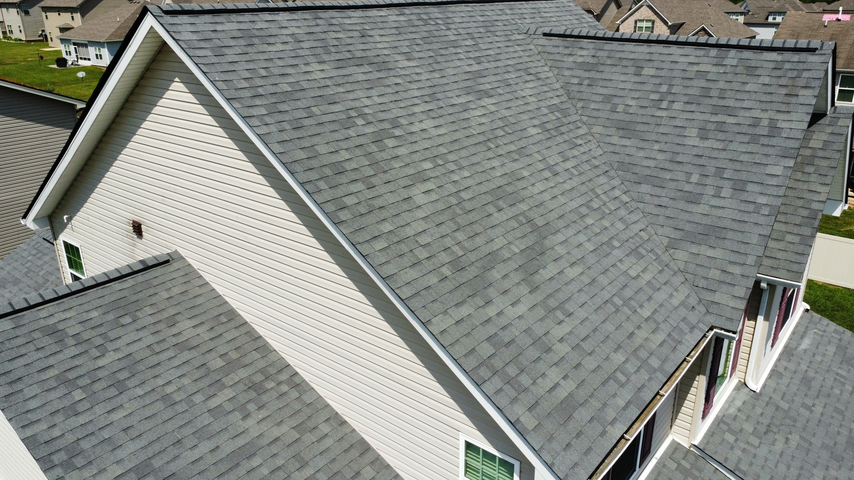 Residential Roofing Installation using Owens Corning Oakridge Roofing System by Undersun Roofing 