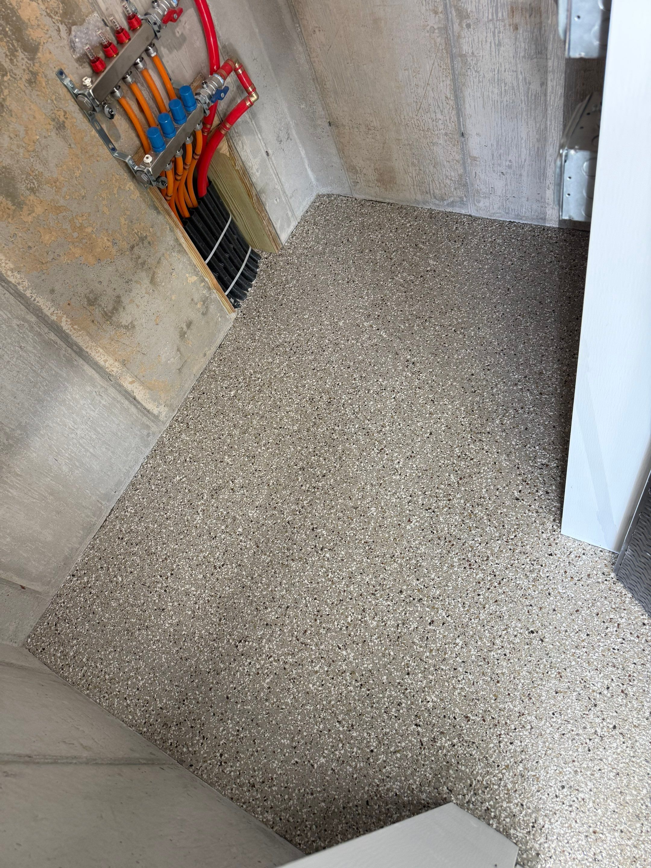 Creekbed Flake Coating in Woonsocket, SD by Select Painting, Coatings & Garage Cabinets