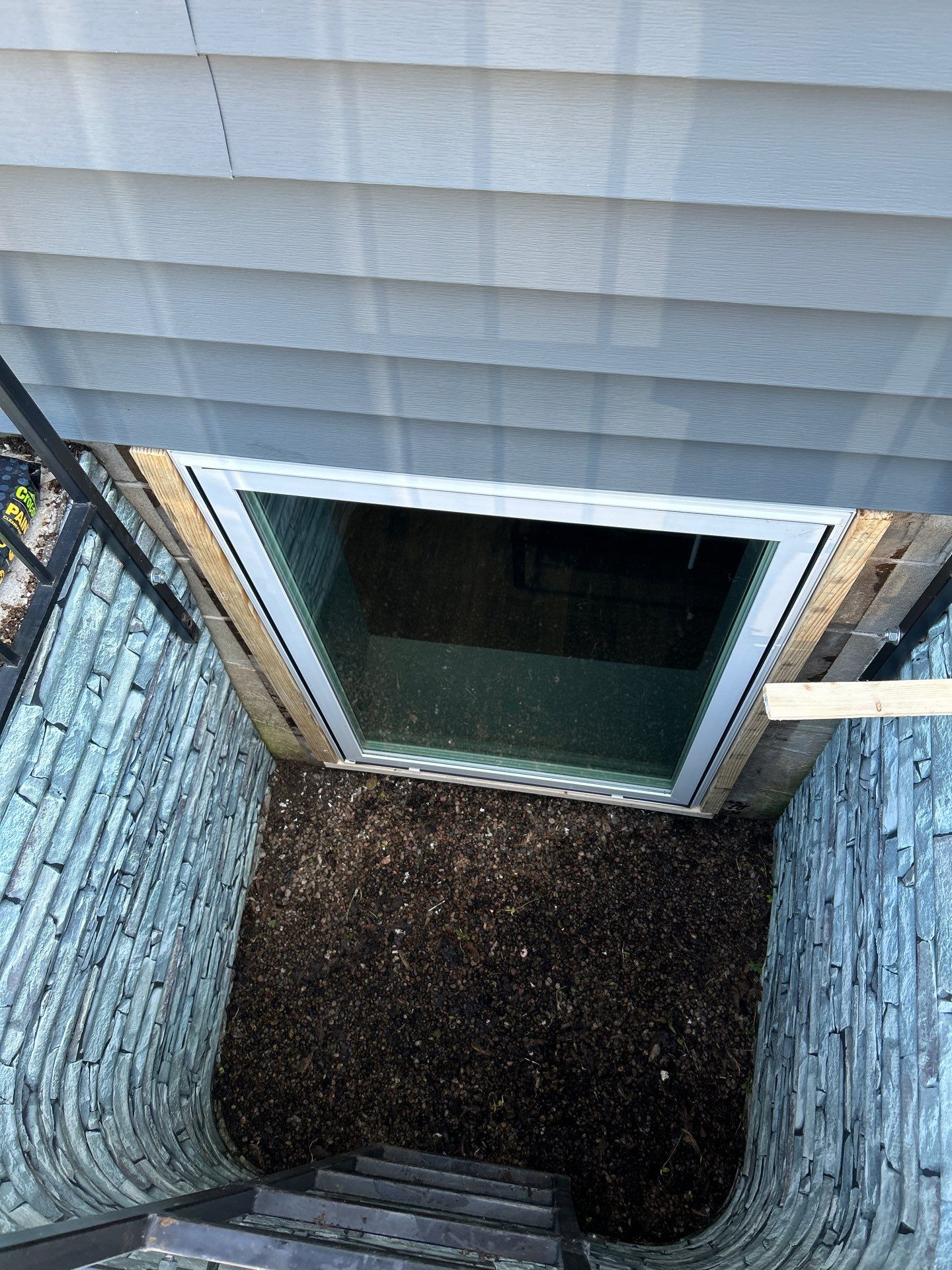 Window Replacement using Pella 250 series vinyl window by United Windows and Siding LLC