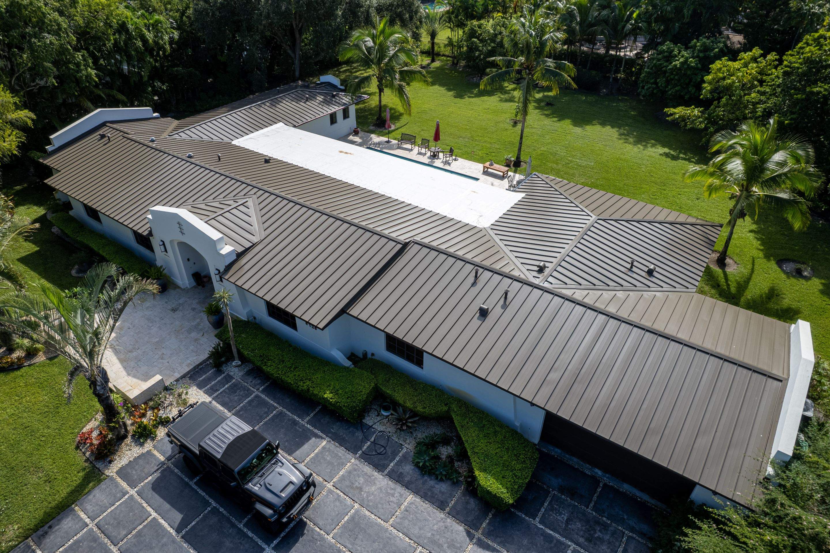 Metal Roof - Galvalume - Medium Bronze by Istueta Roofing