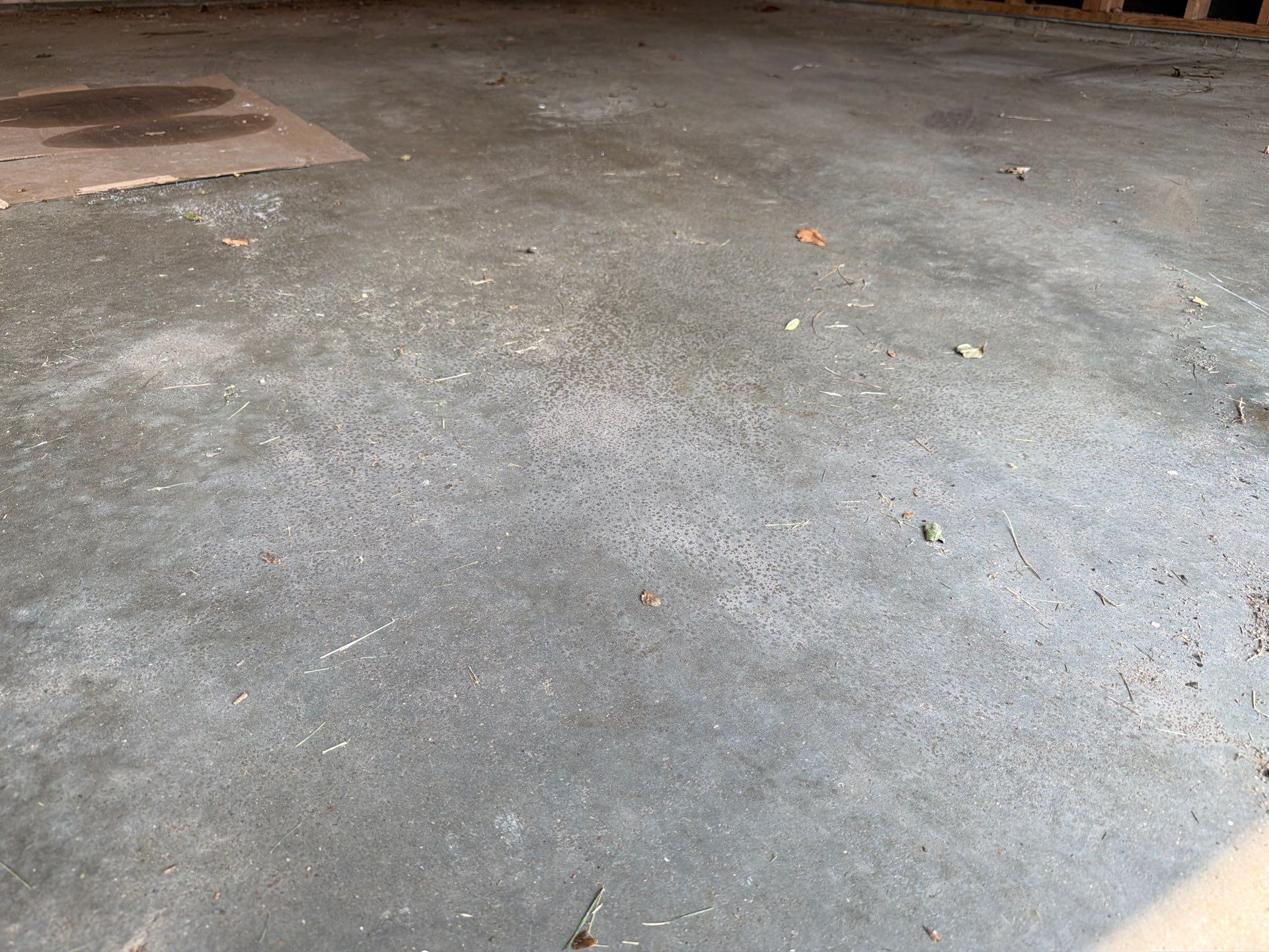 Sioux Falls Garage Floor Coating with Speckled Flake Finish by Select Painting, Coatings & Garage Cabinets