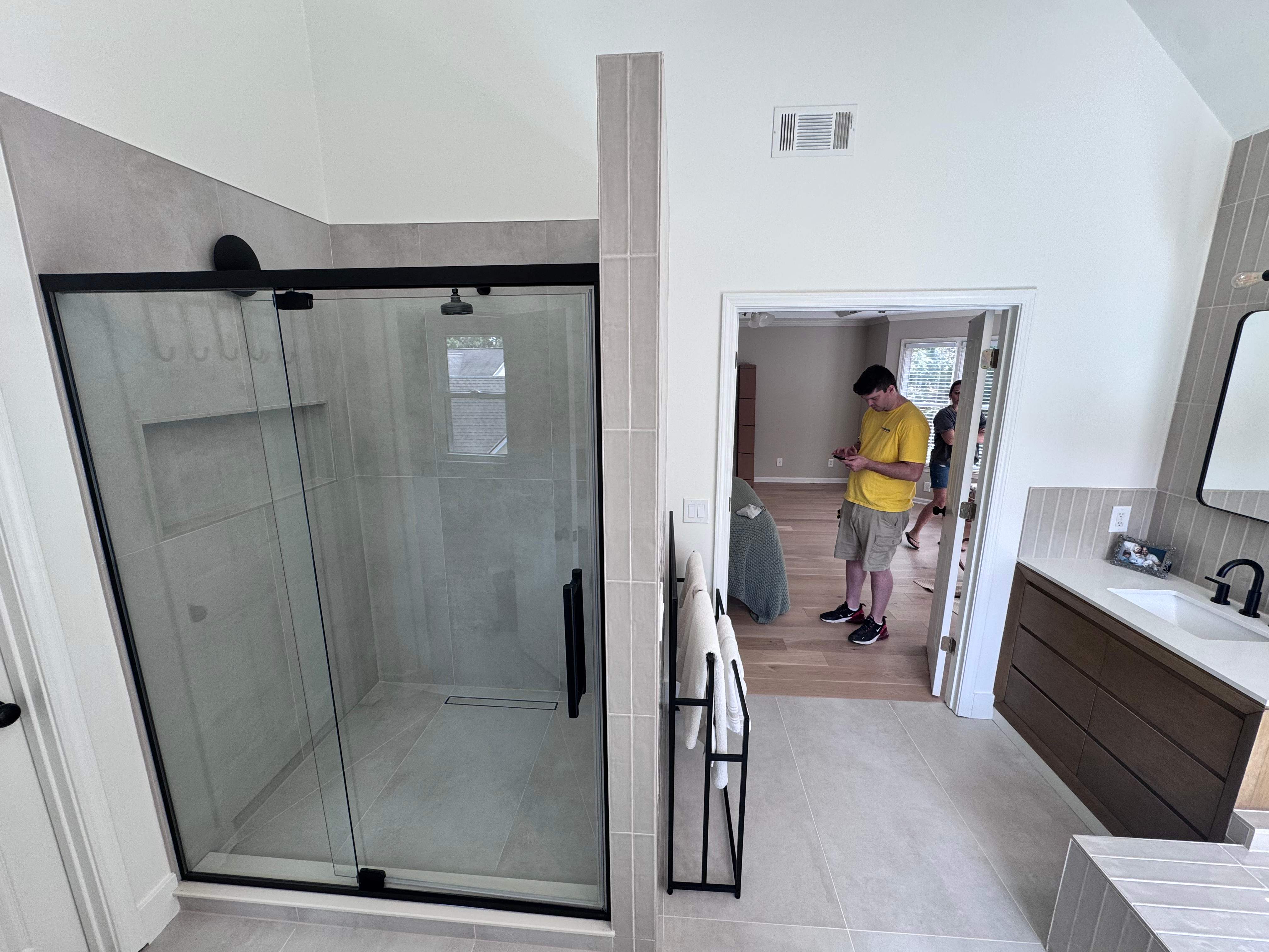 Master bathroom renovation by Prudencio