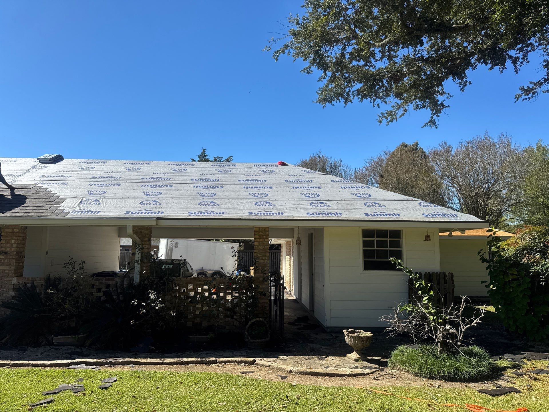 Atlas Pinnacle Pristine Weathered Wood by Top Team Roofing & Construction