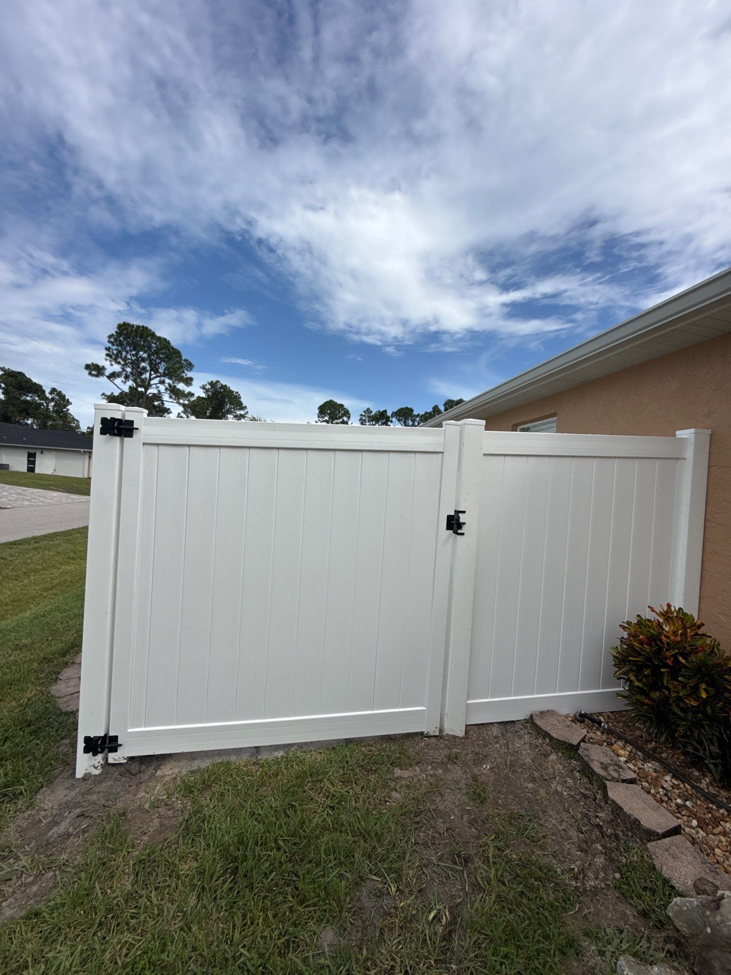 White Vinyl Privacy Fence Installation in North Port Florida by True Fence LLC