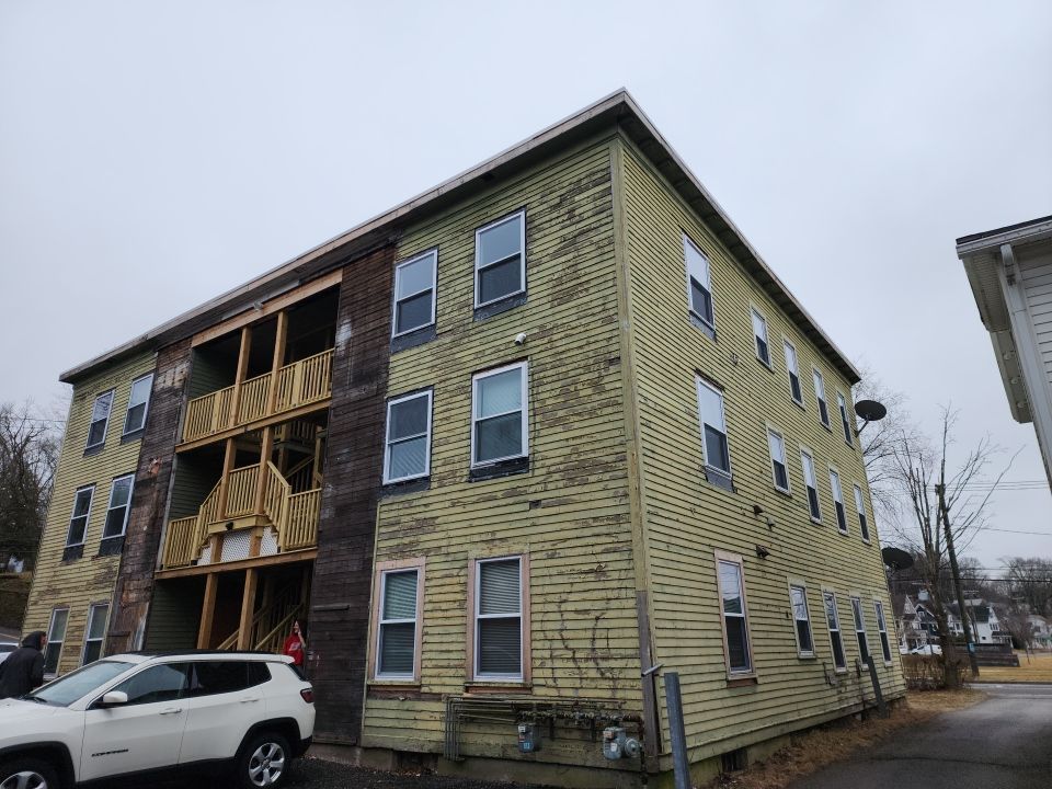 Vinyl siding in Putnam, CT by UBrothers Construction